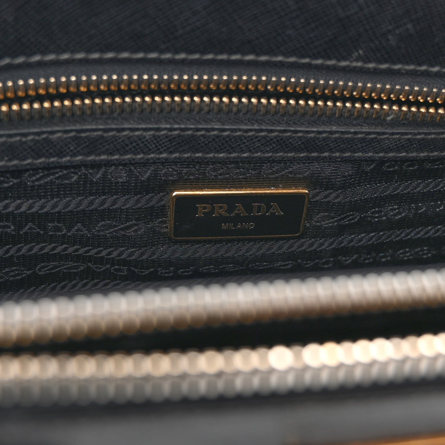Saffiano Medium Galleria Double Zip Tote Black