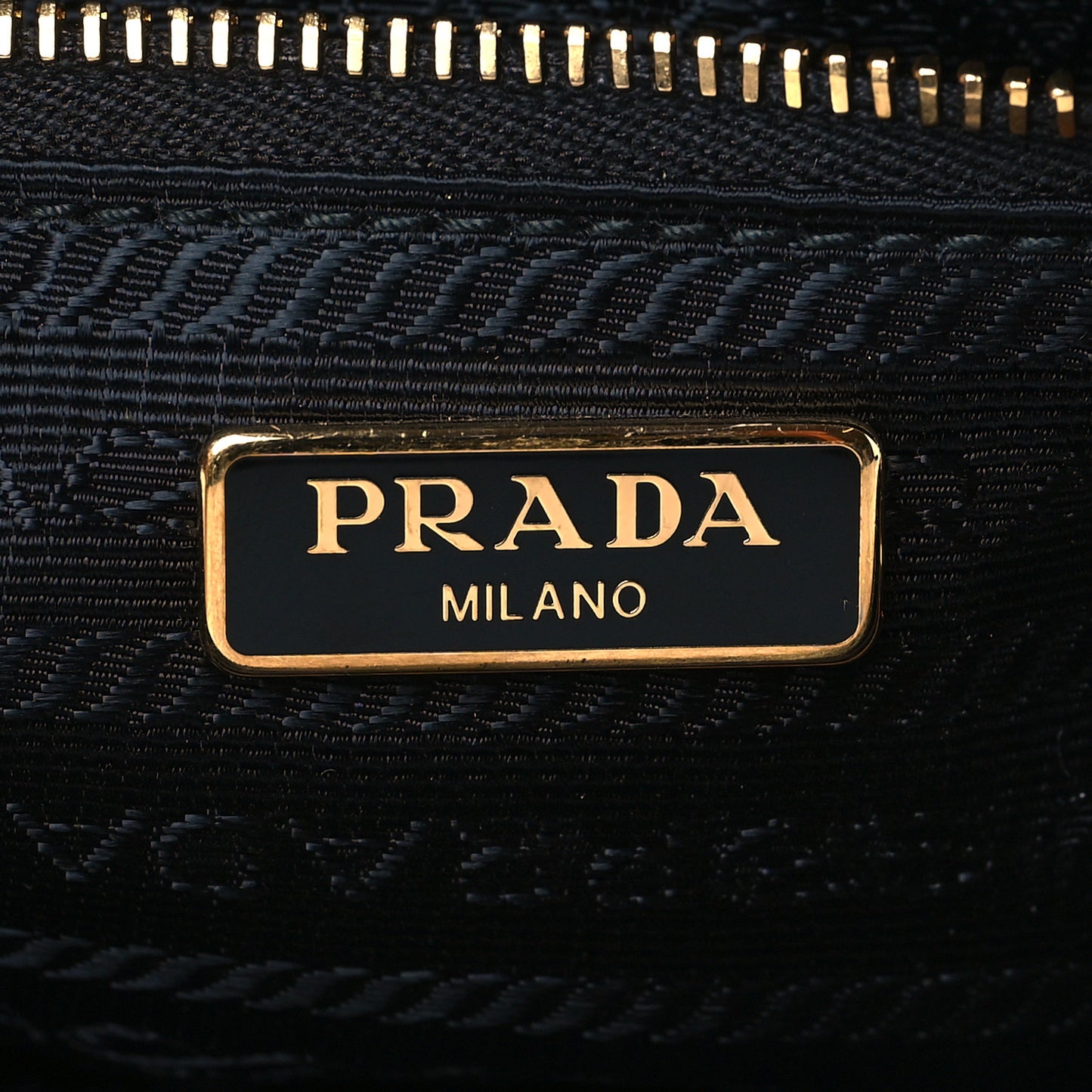 Vitello Daino Camera Crossbody Cannella