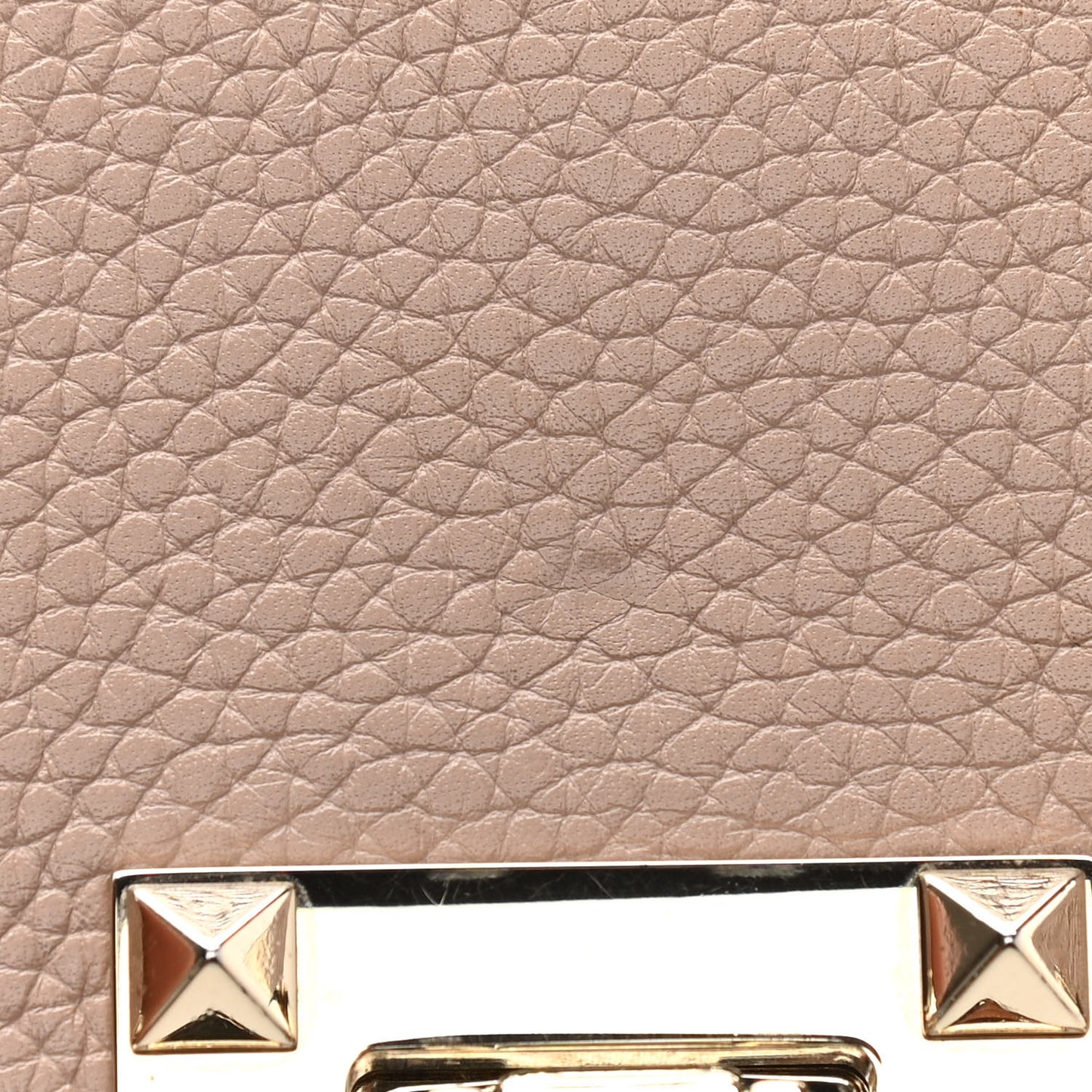 Pebbled Calfskin Medium Rockstud Flip Lock Crossbody Bag Poudre
