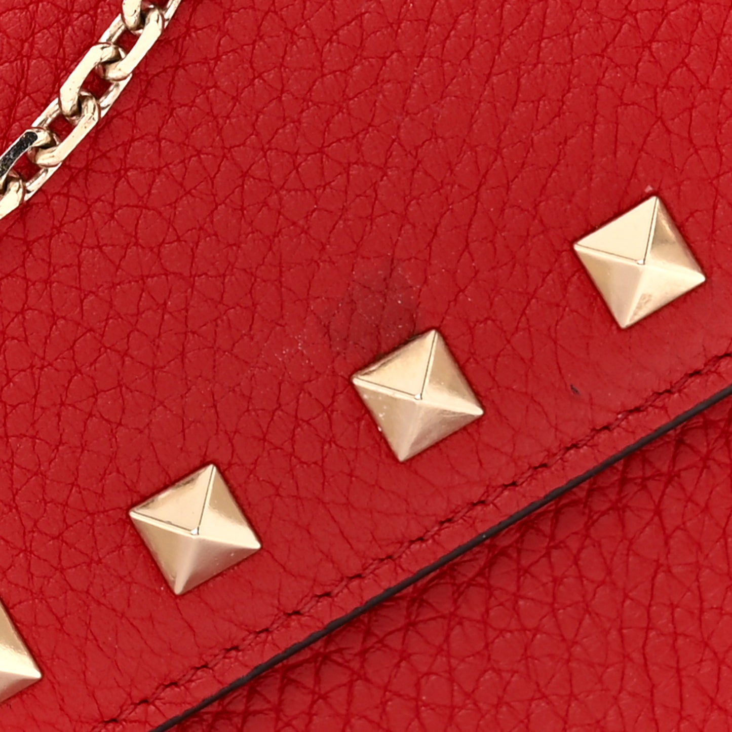 Pebbled Calfskin Rockstud Envelope Wallet on Chain Rouge Pur