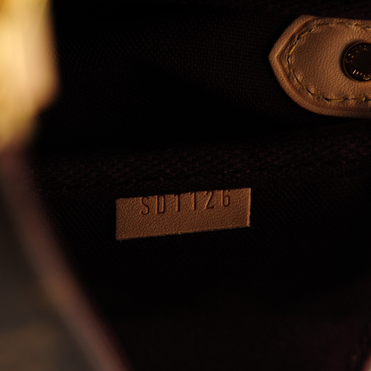 Louis Vuitton Monogram Favorite MM 8 of 8