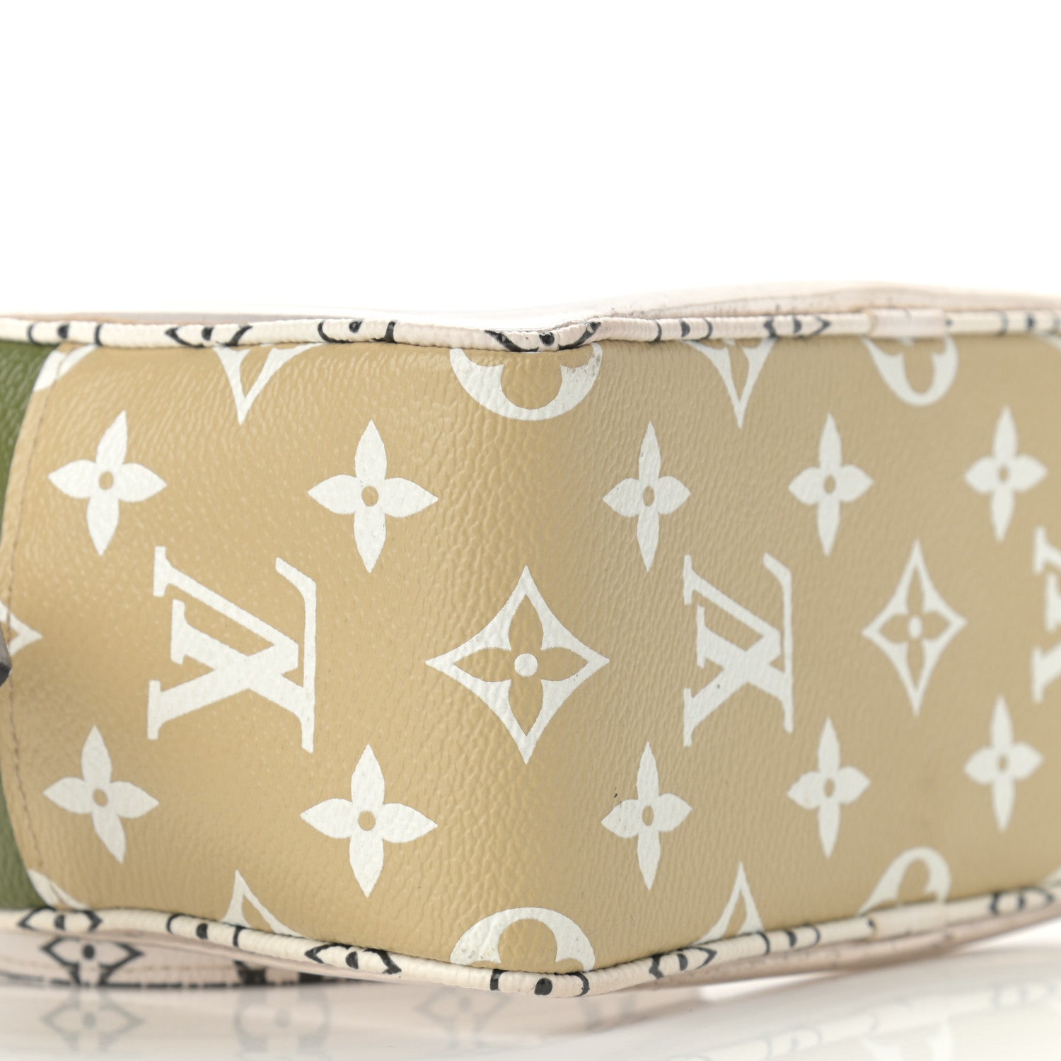 Louis Vuitton Monogram Giant Beach Pouch Kaki 9 of 10