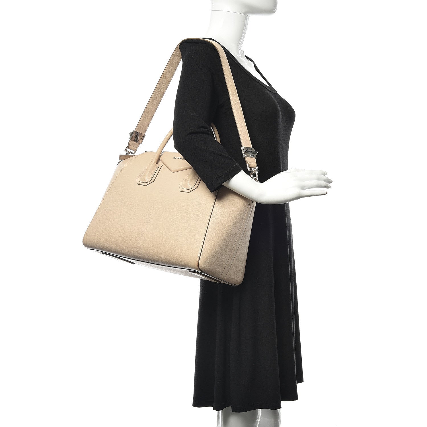 Givenchy Sugar Goatskin Medium Antigona Skin 2 of 24