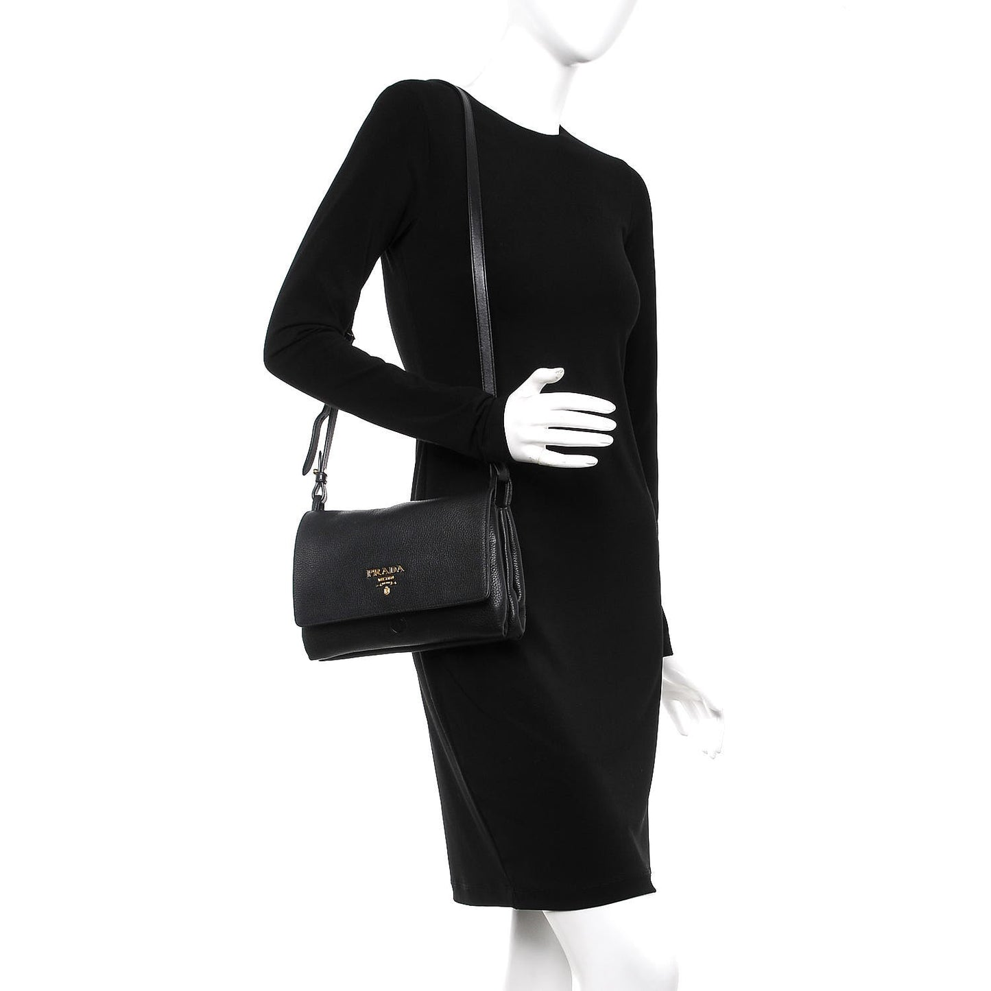 Vitello Daino Shoulder Bag Black