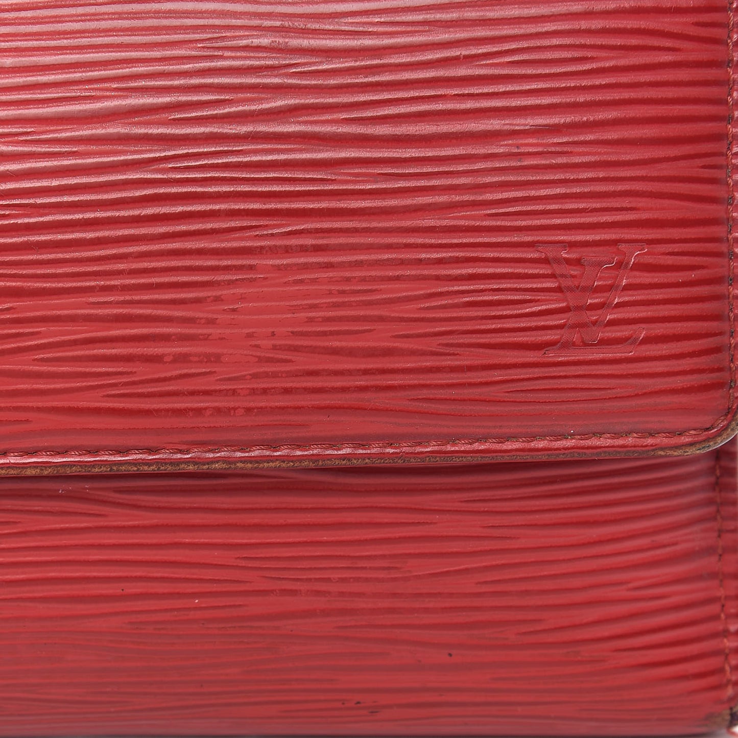 Epi Porte Tresor International Wallet Rouge