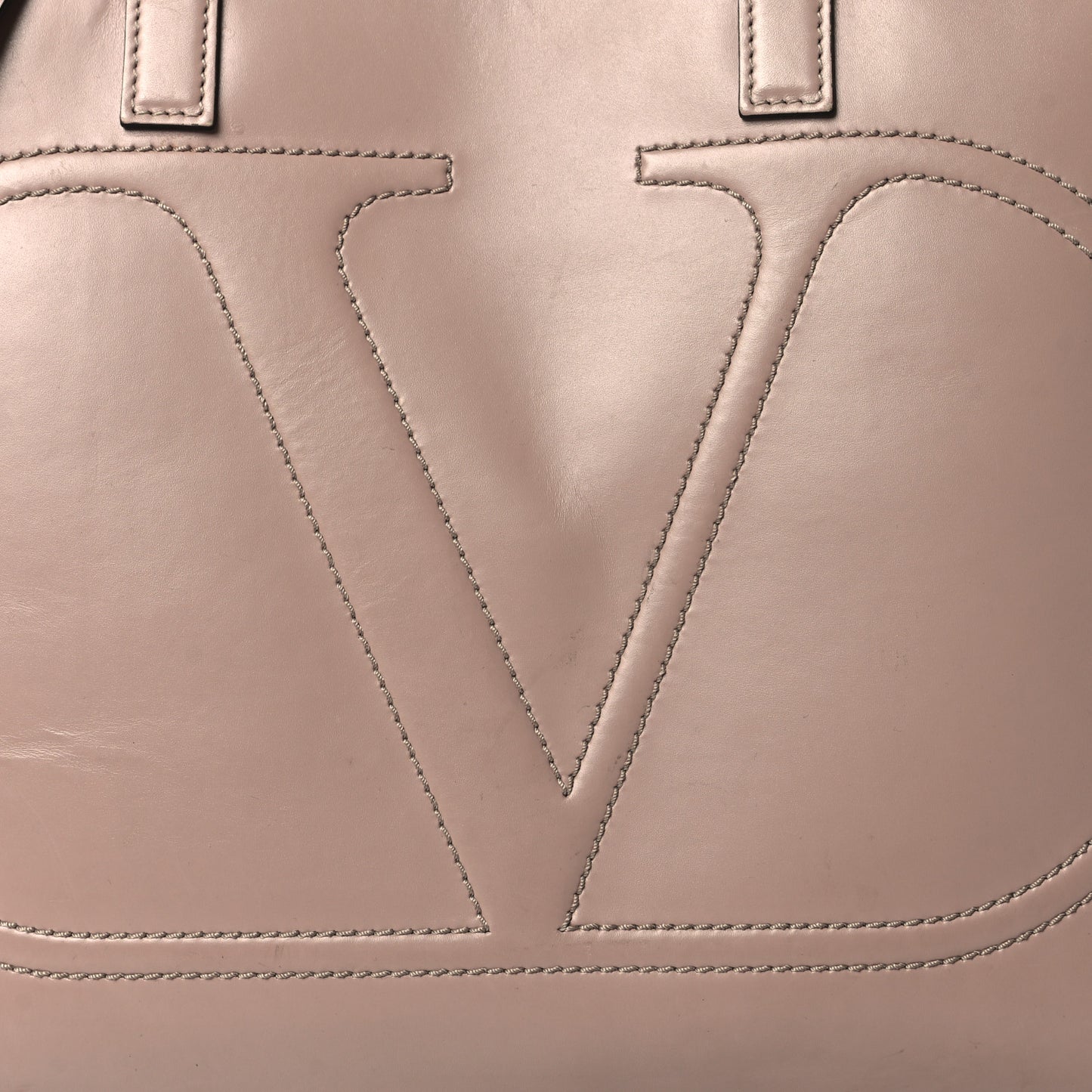 Calfskin VLogo Medium Walk Tote Poudre