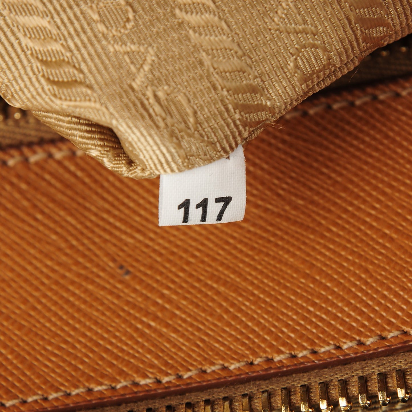 Saffiano Medium Galleria Double Zip Tote Caramel