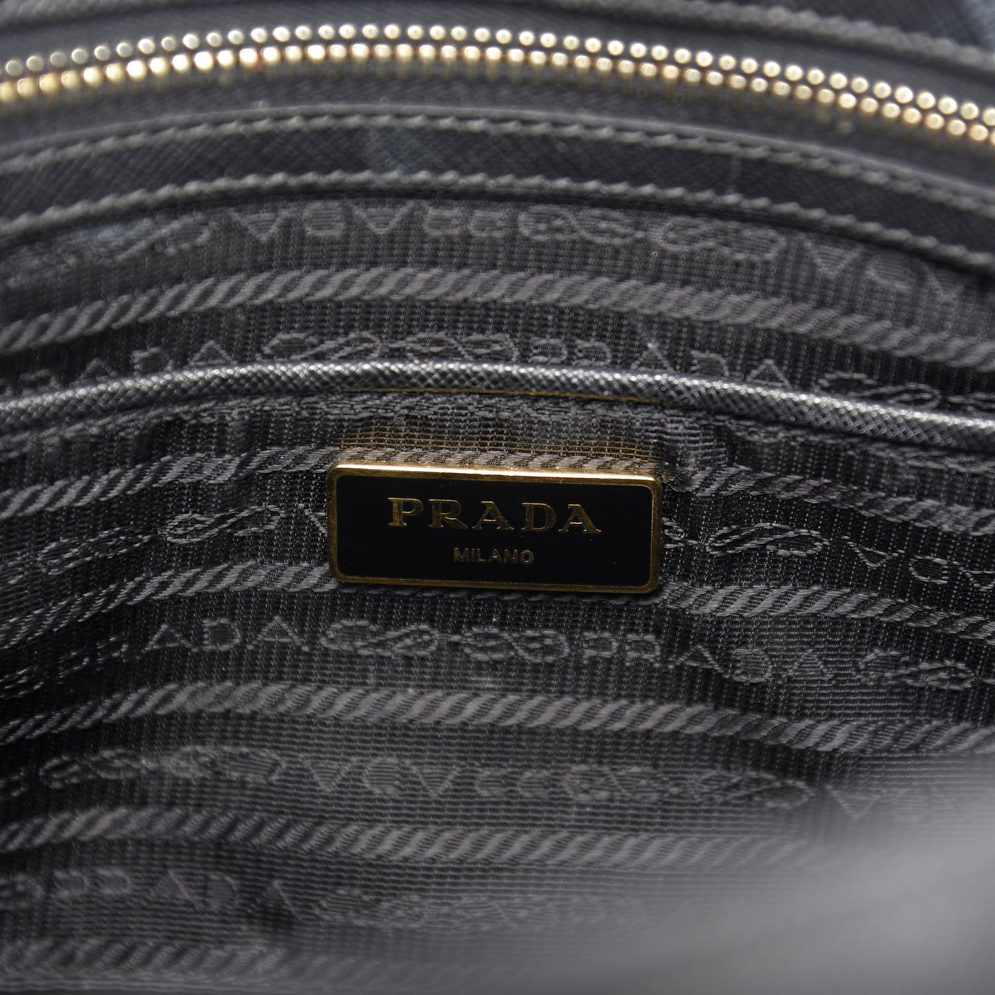 Saffiano Medium Galleria Double Zip Tote Black