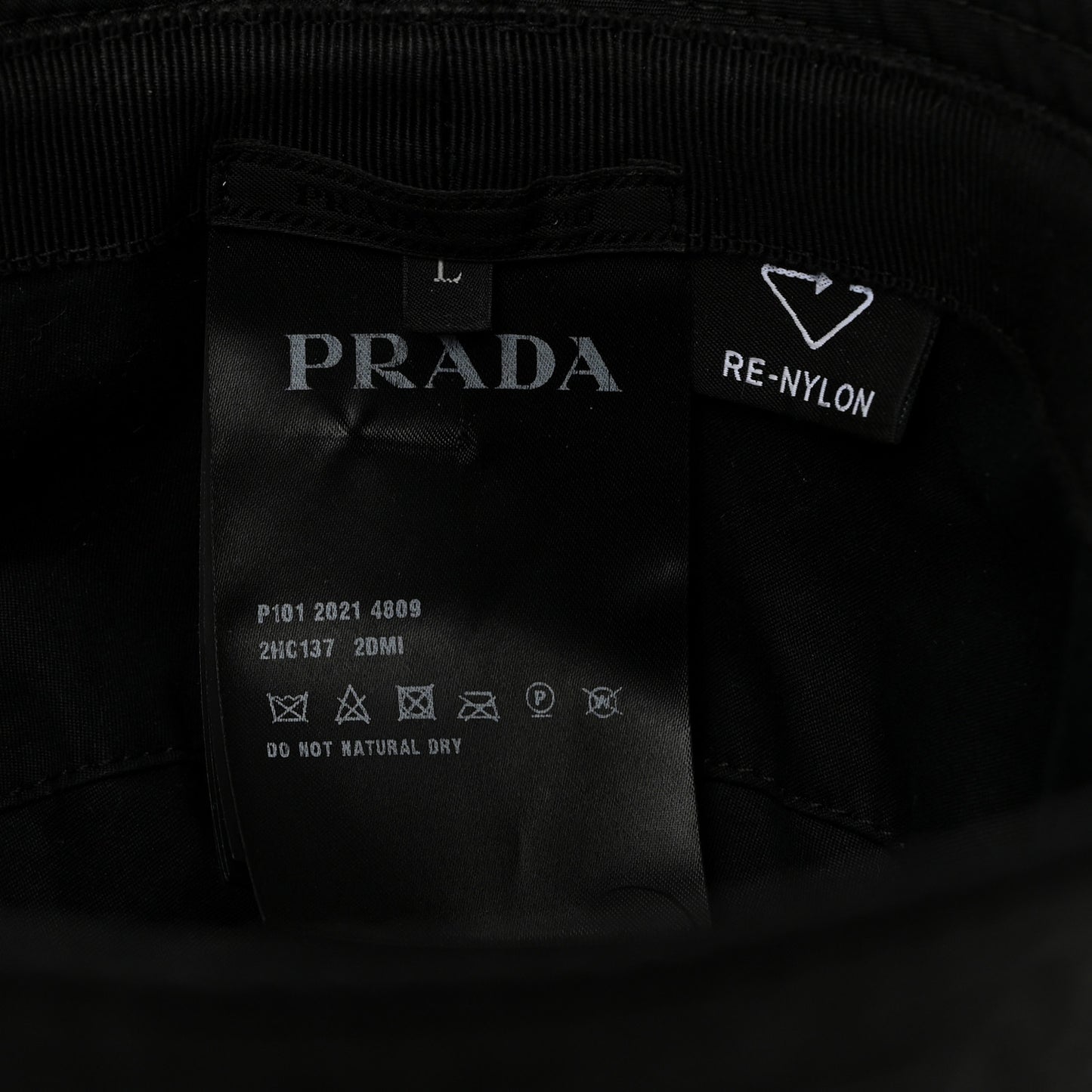 Re-Nylon Metal Triangle Logo Mens Bucket Hat L Black