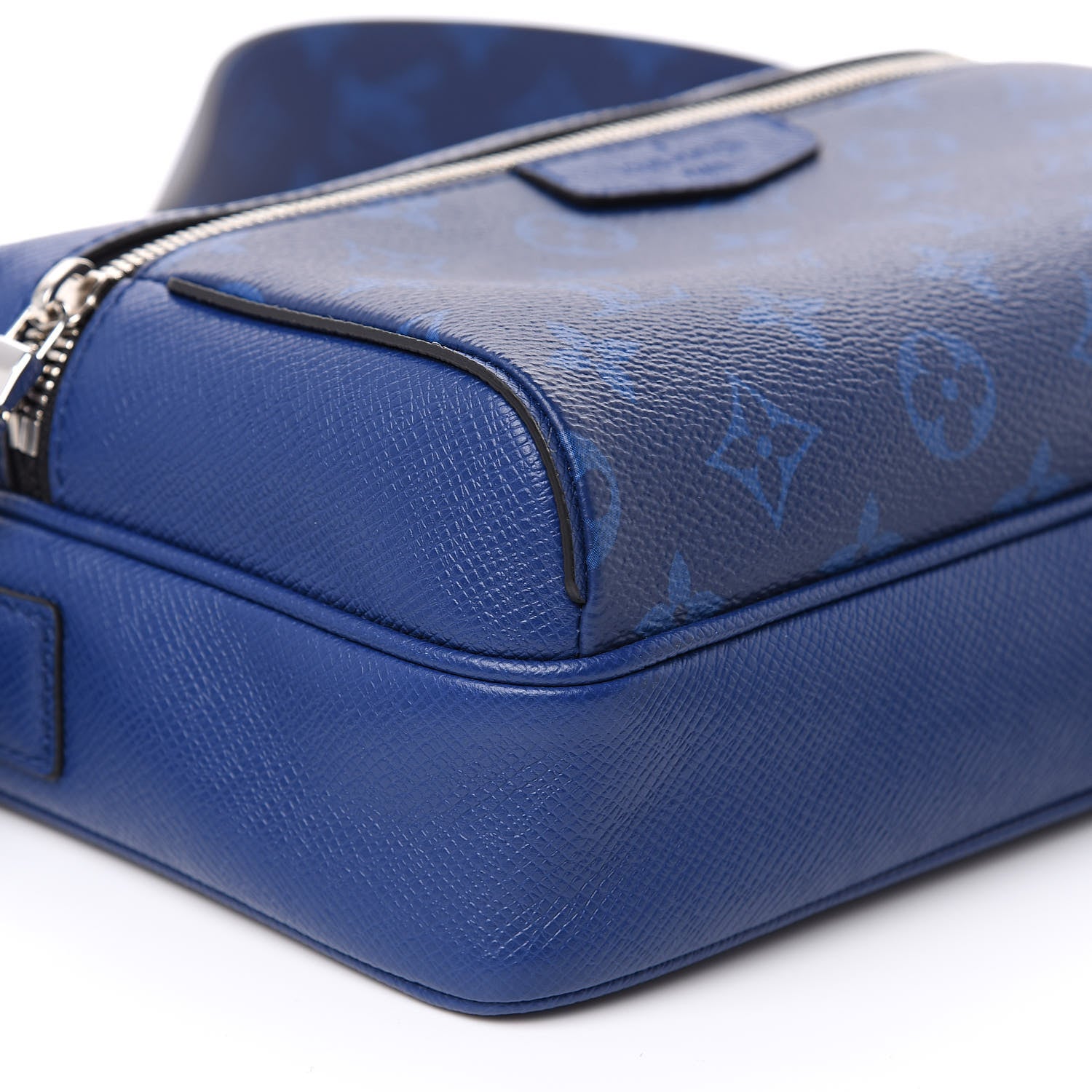 Louis Vuitton Taiga Monogram Outdoor Messenger Cobalt 7 of 9