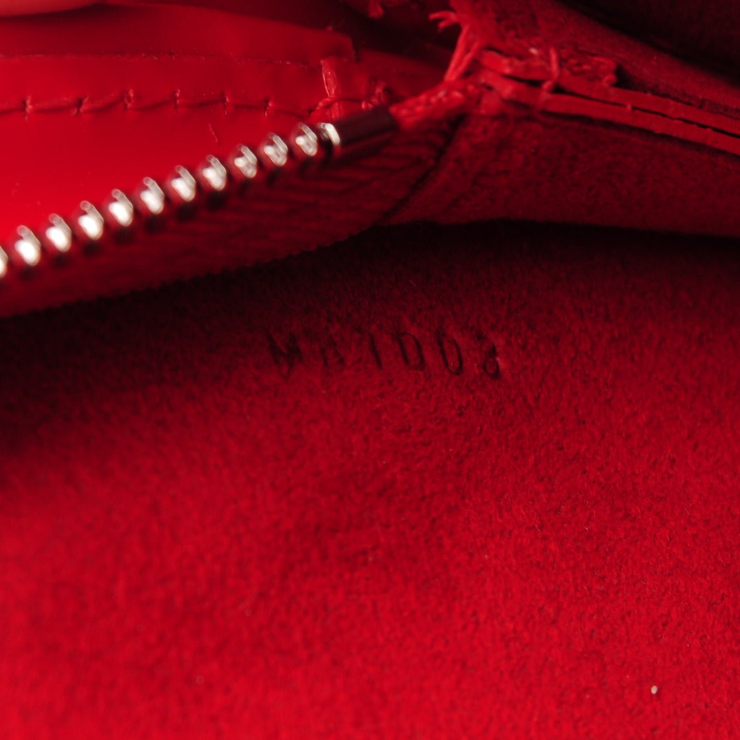 Mat Monogram Op Art Roundy Red