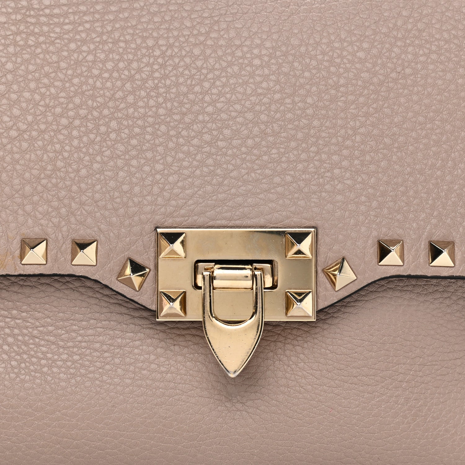 Valentino Garavani Pebbled Calfskin Rockstud Single Handle Flap Bag Poudre 7 of 11