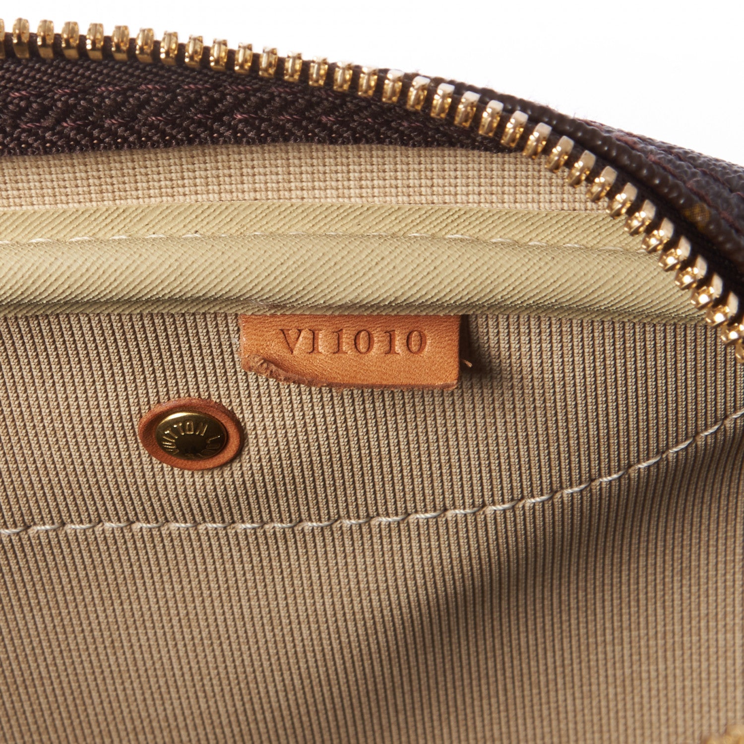 Louis Vuitton Monogram Evasion Sports Bag 9 of 9