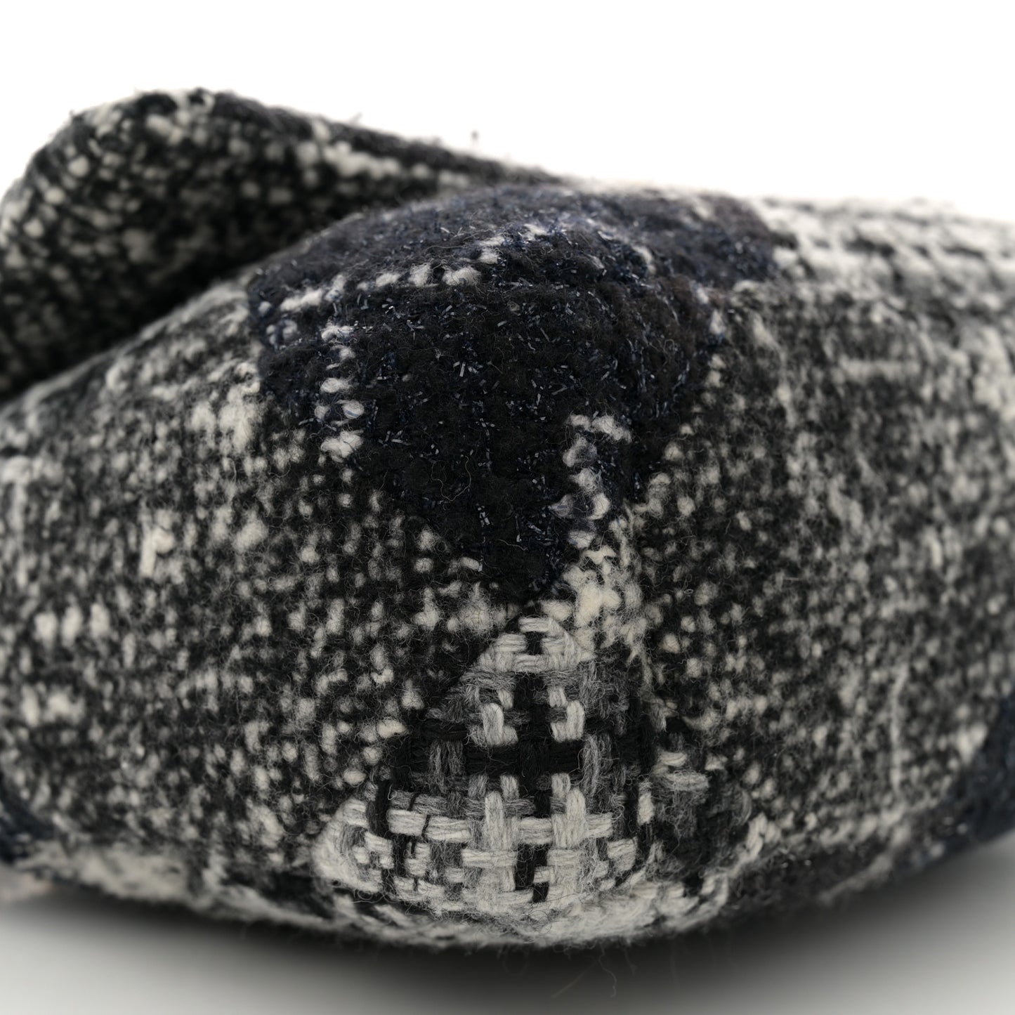 Tweed Quilted Medium Chanel 19 Flap Black White