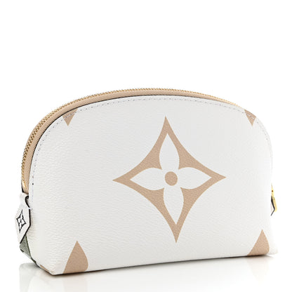 Louis Vuitton Monogram Giant Cosmetic Pouch Kaki 3 of 9