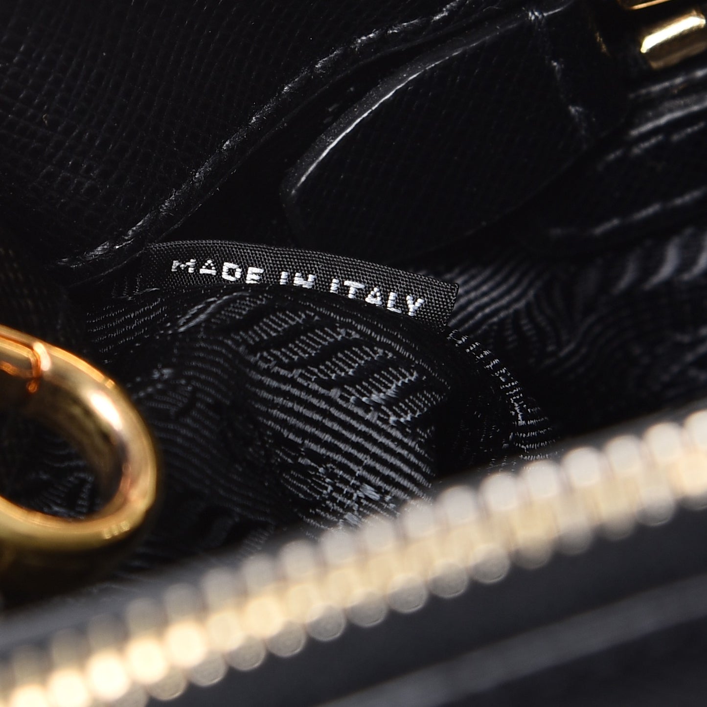 Saffiano Medium Galleria Double Zip Tote Black
