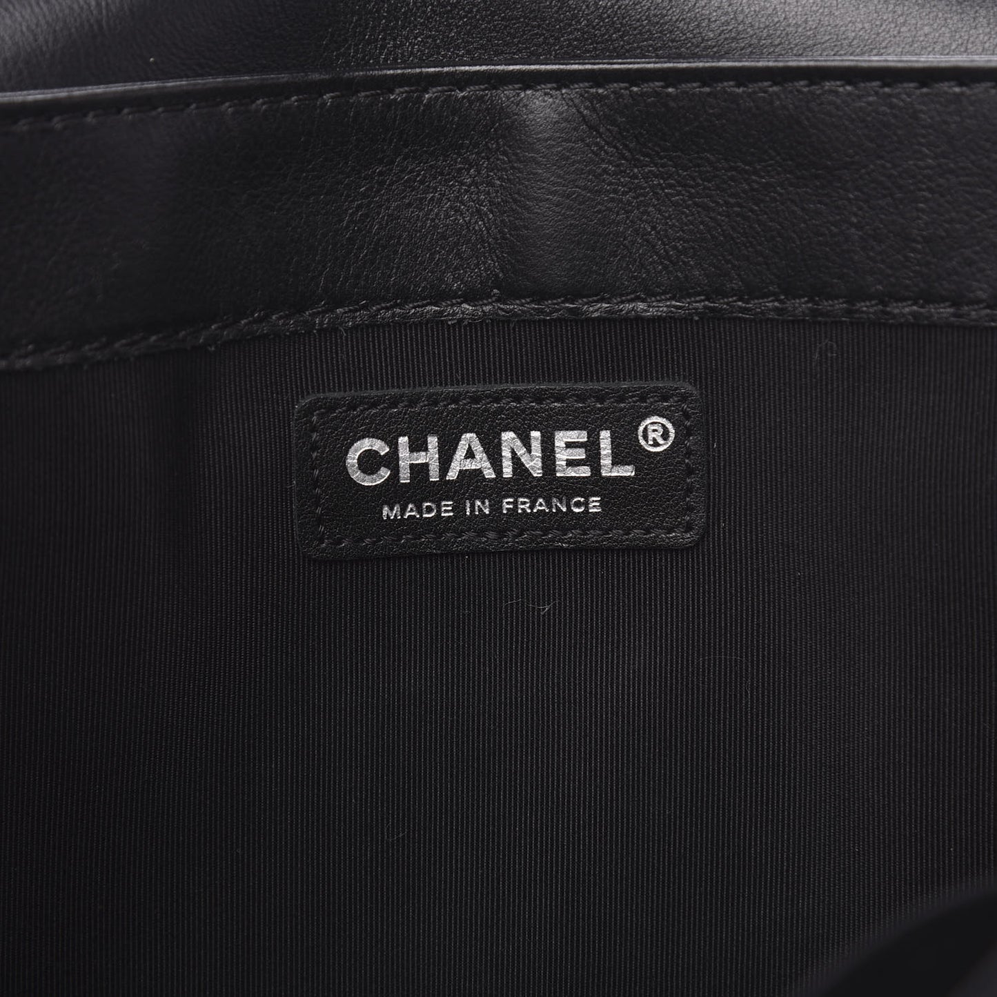 Calfskin Enchained Medium Boy Flap Black