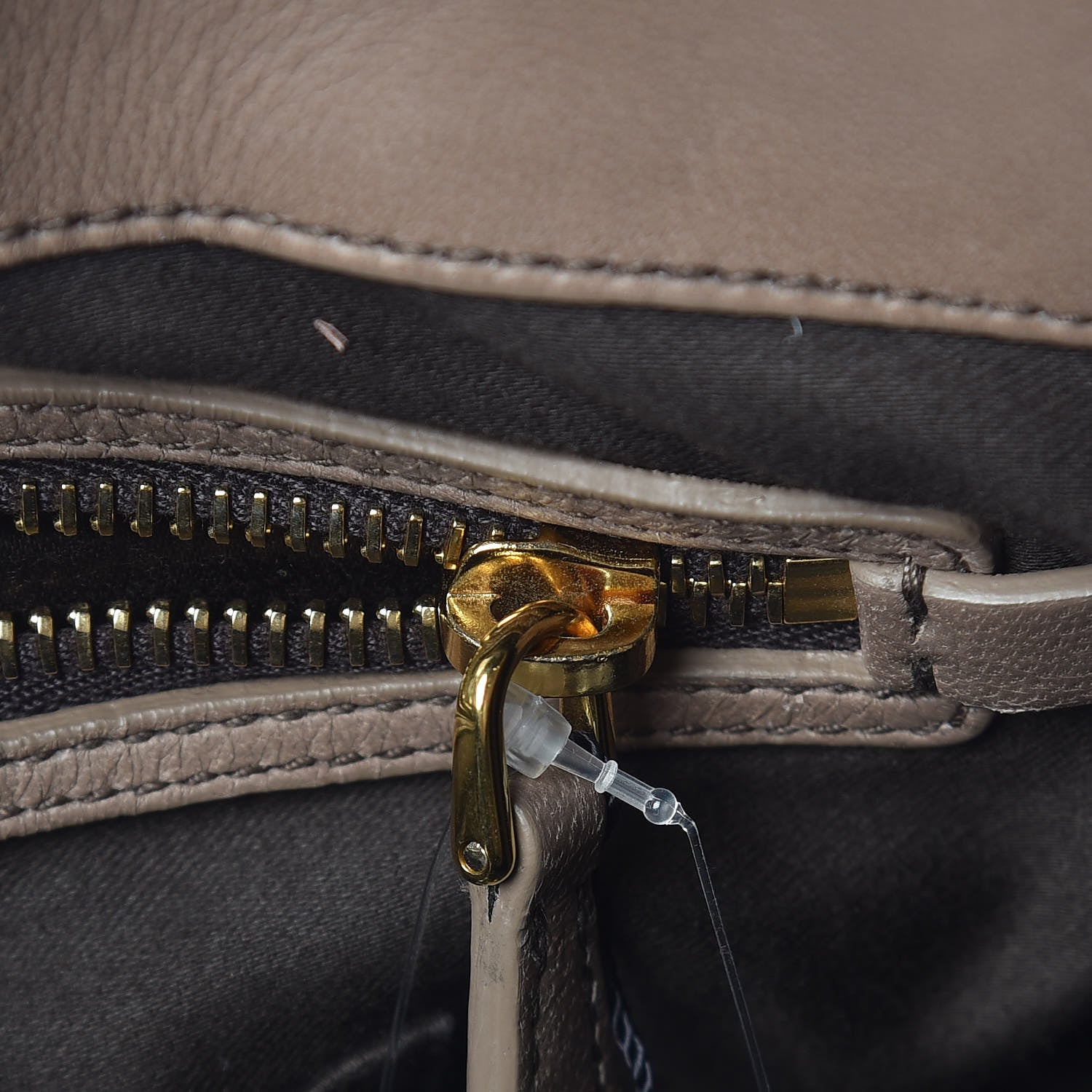 Miu Miu Nappa Matelasse Coffer Hobo Juta 13 of 17