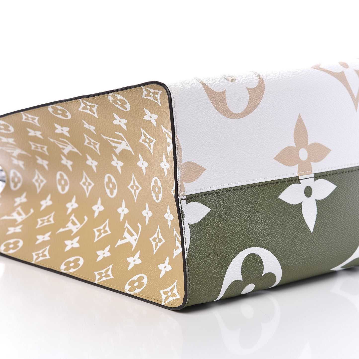 Monogram Giant Onthego GM Kaki Beige