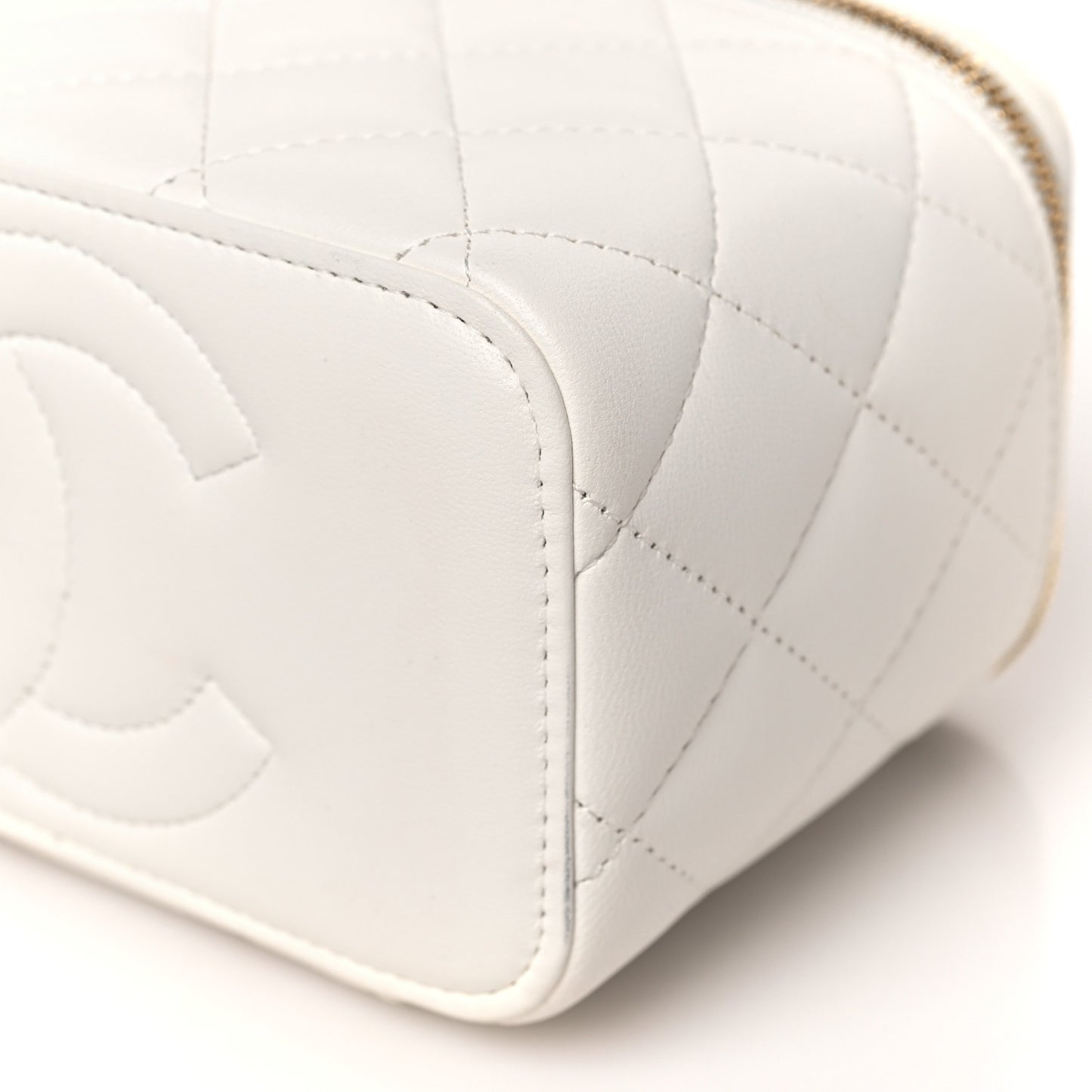 Lambskin Enamel Quilted Small Coco Hearts Vanity Case With Chain White