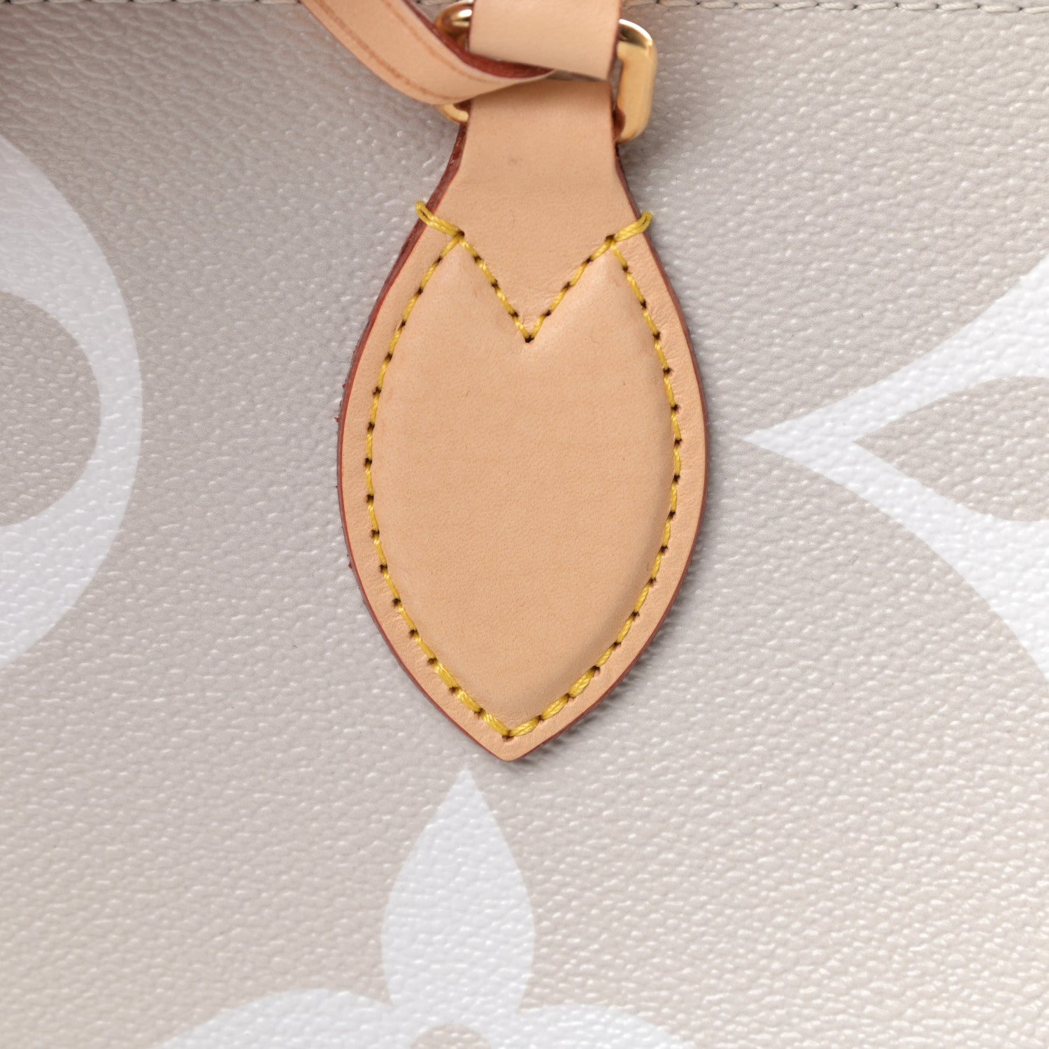Louis Vuitton Monogram Giant By The Pool Onthego GM Brume 8 of 13