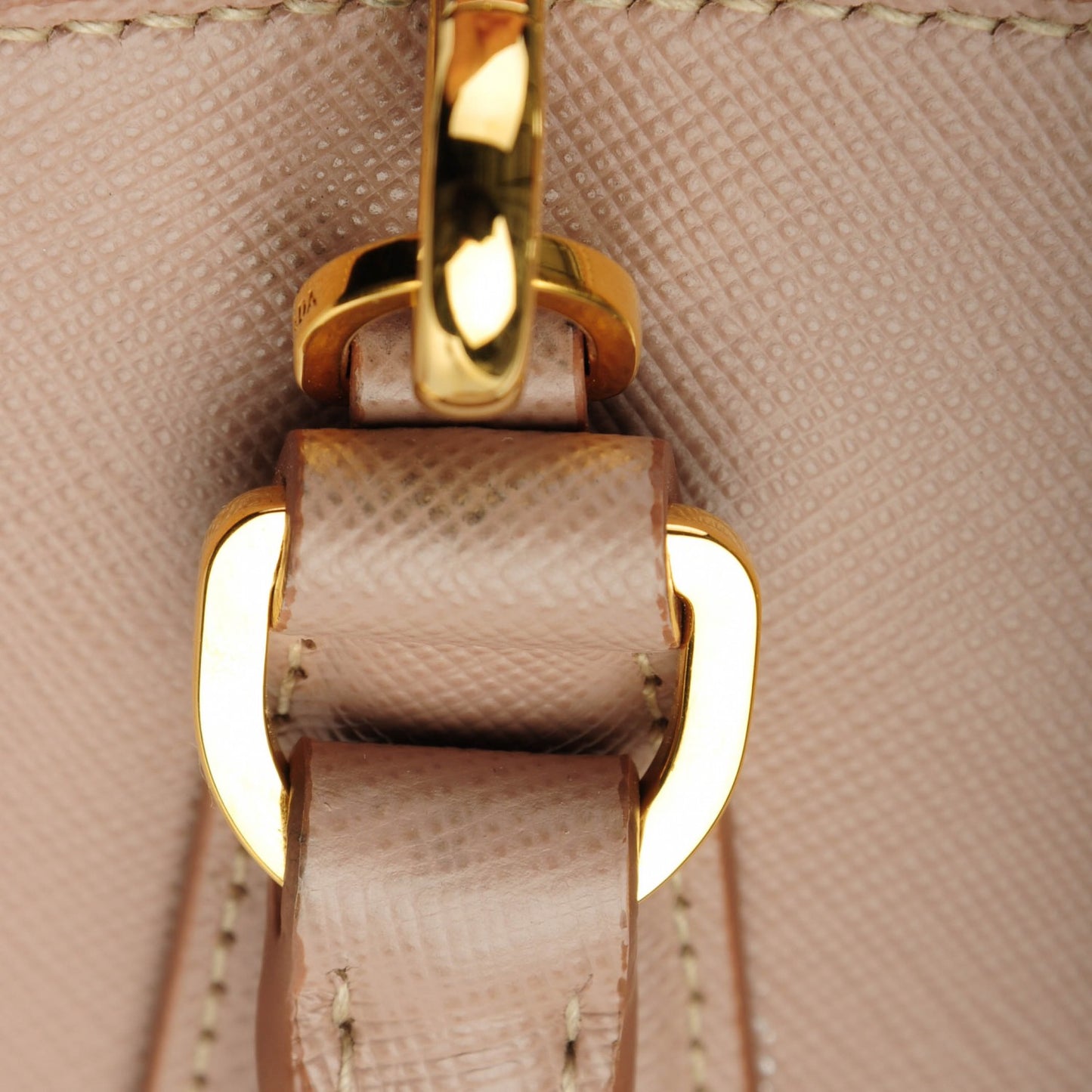 Saffiano Lux Medium Promenade Tote Cammeo