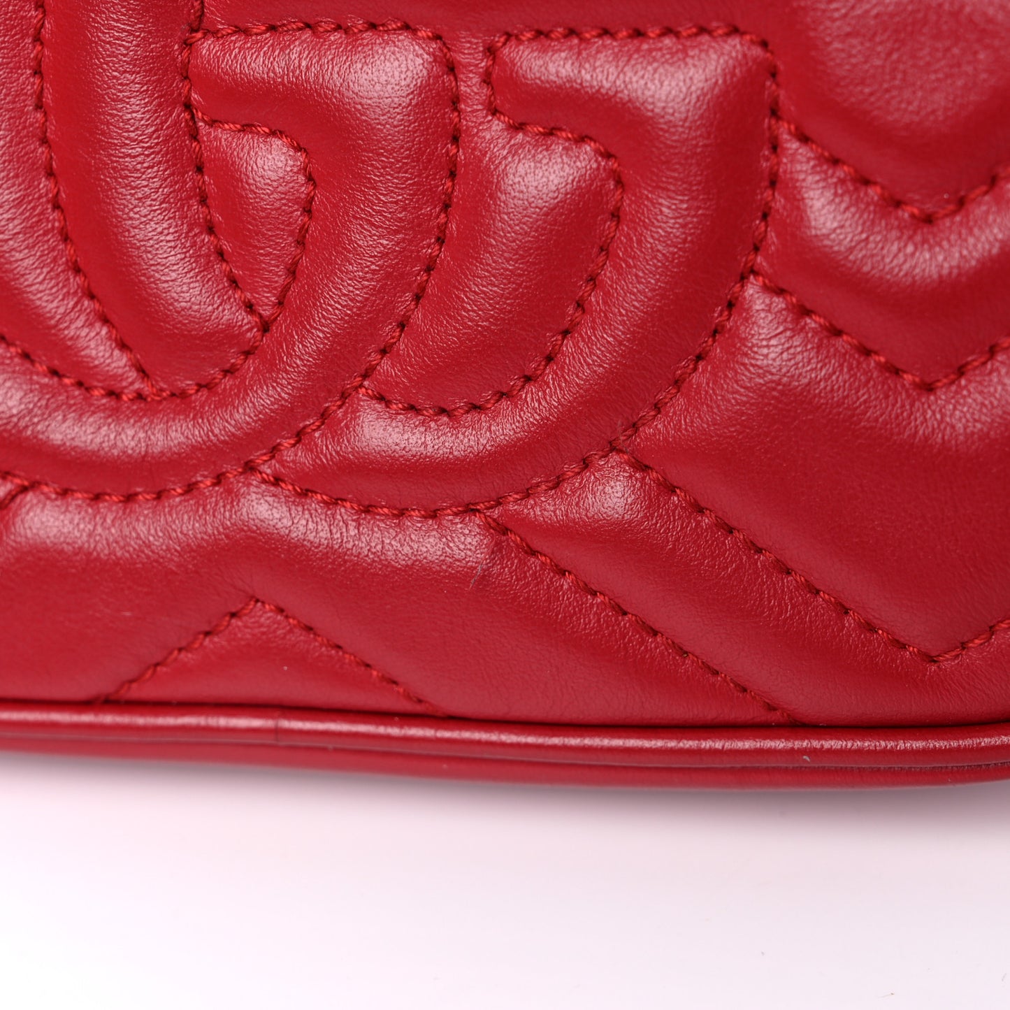 Calfskin Matelasse Mini GG Marmont Chain Shoulder Bag Hibiscus Red