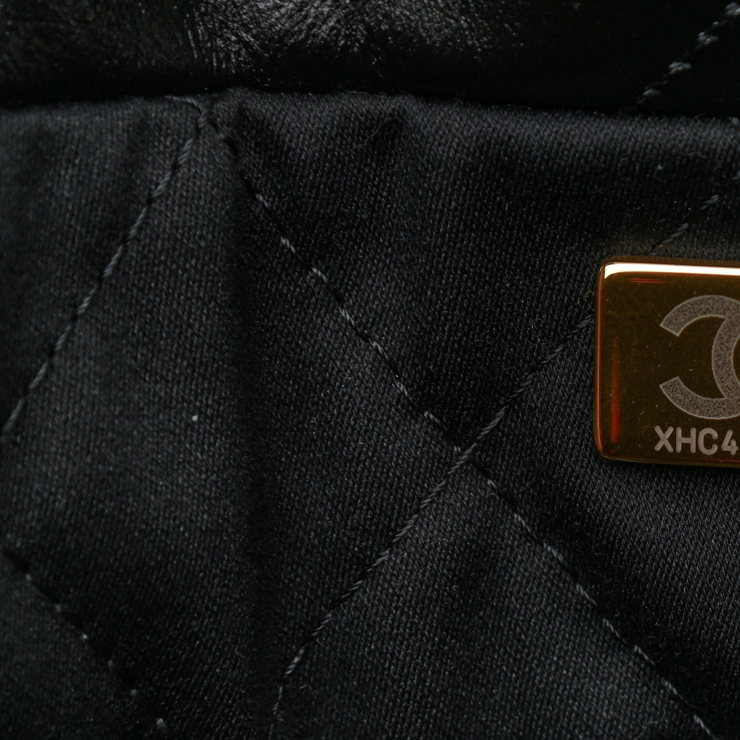 Shiny Calfskin Quilted Chanel 22 Black