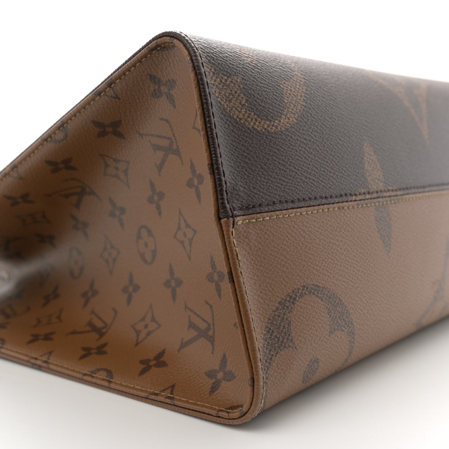Reverse Monogram Giant Onthego MM