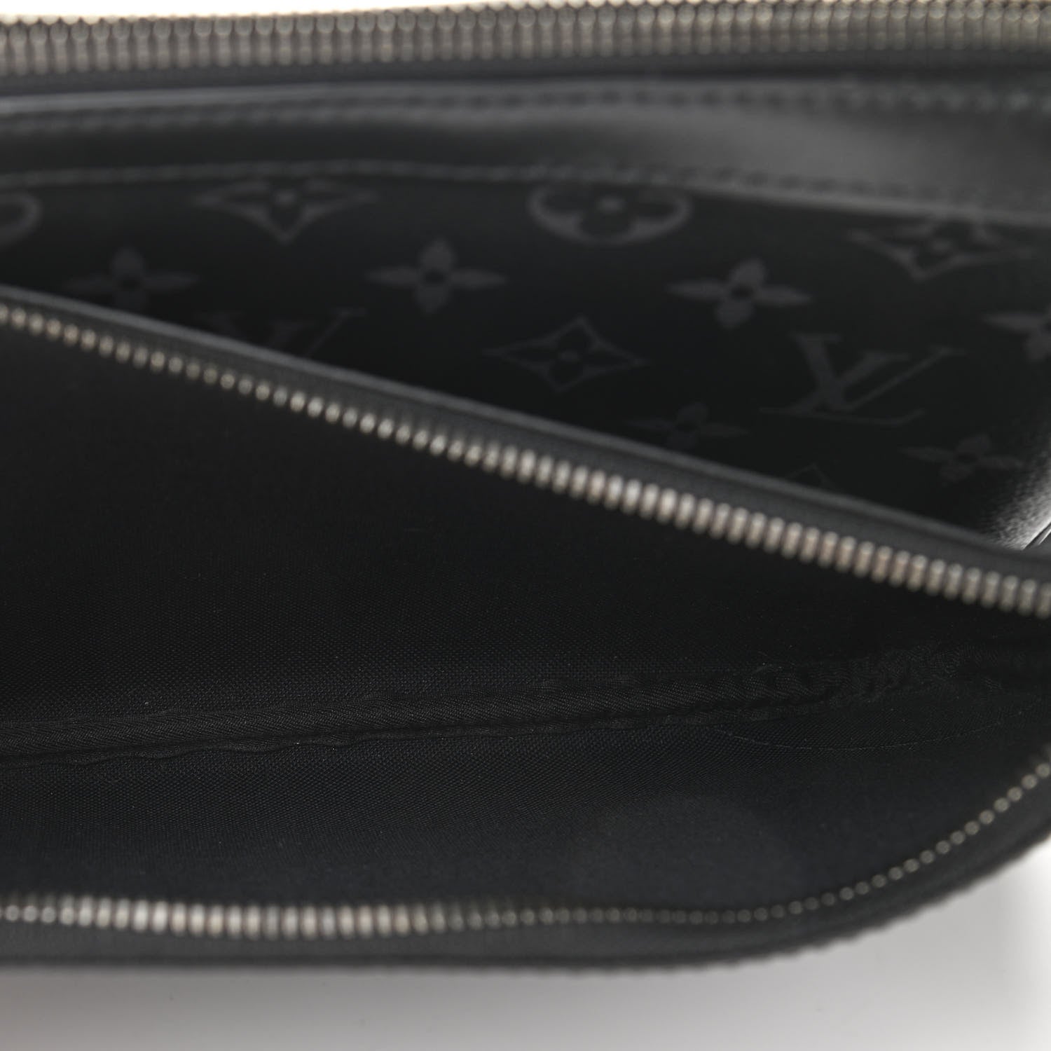 Louis Vuitton Reverse Monogram Eclipse Trio Messenger 6 of 11
