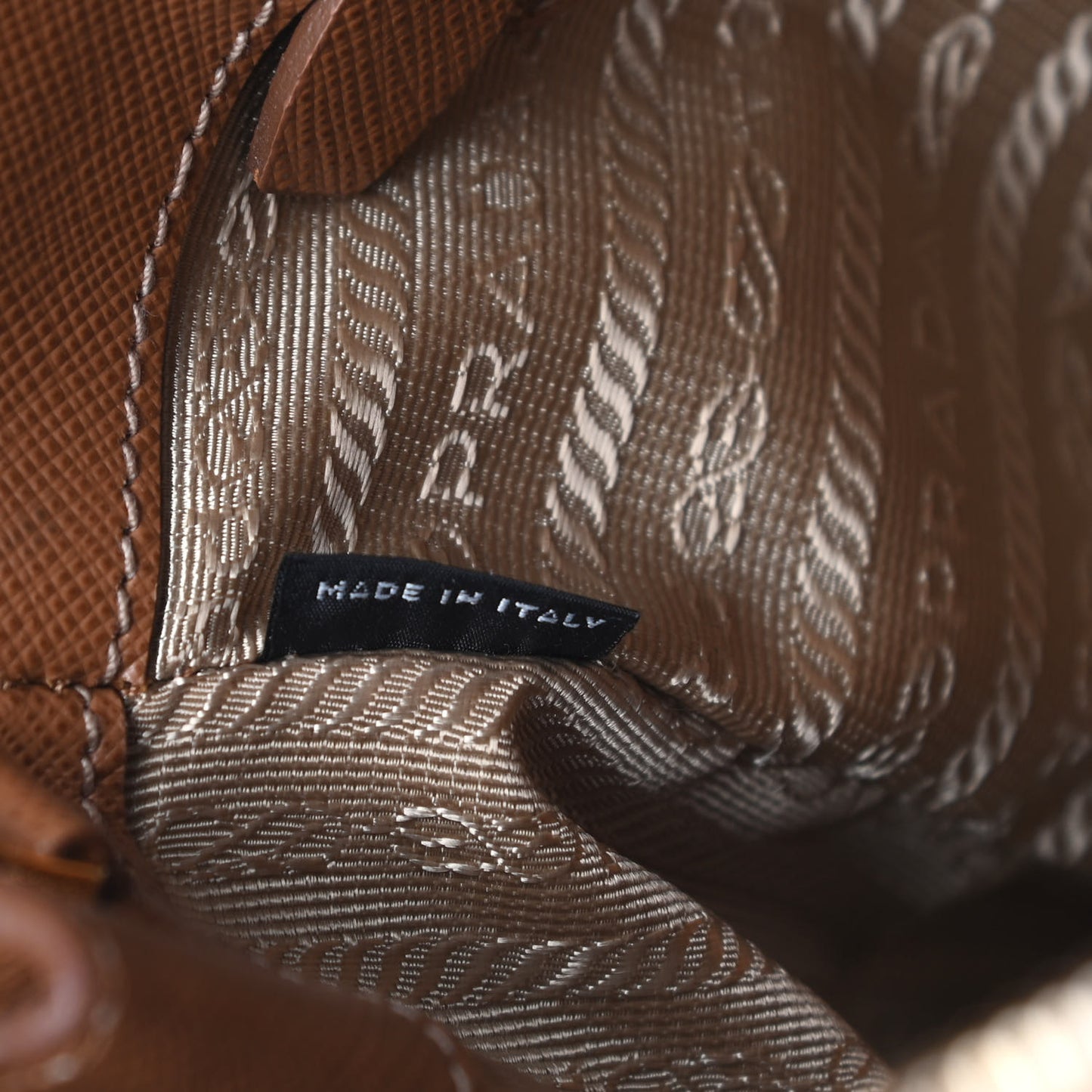 Saffiano Medium Galleria Double Zip Tote Caramel