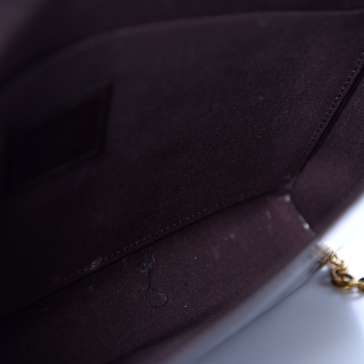 Vernis Pochette Felicie Chain Wallet Amarante