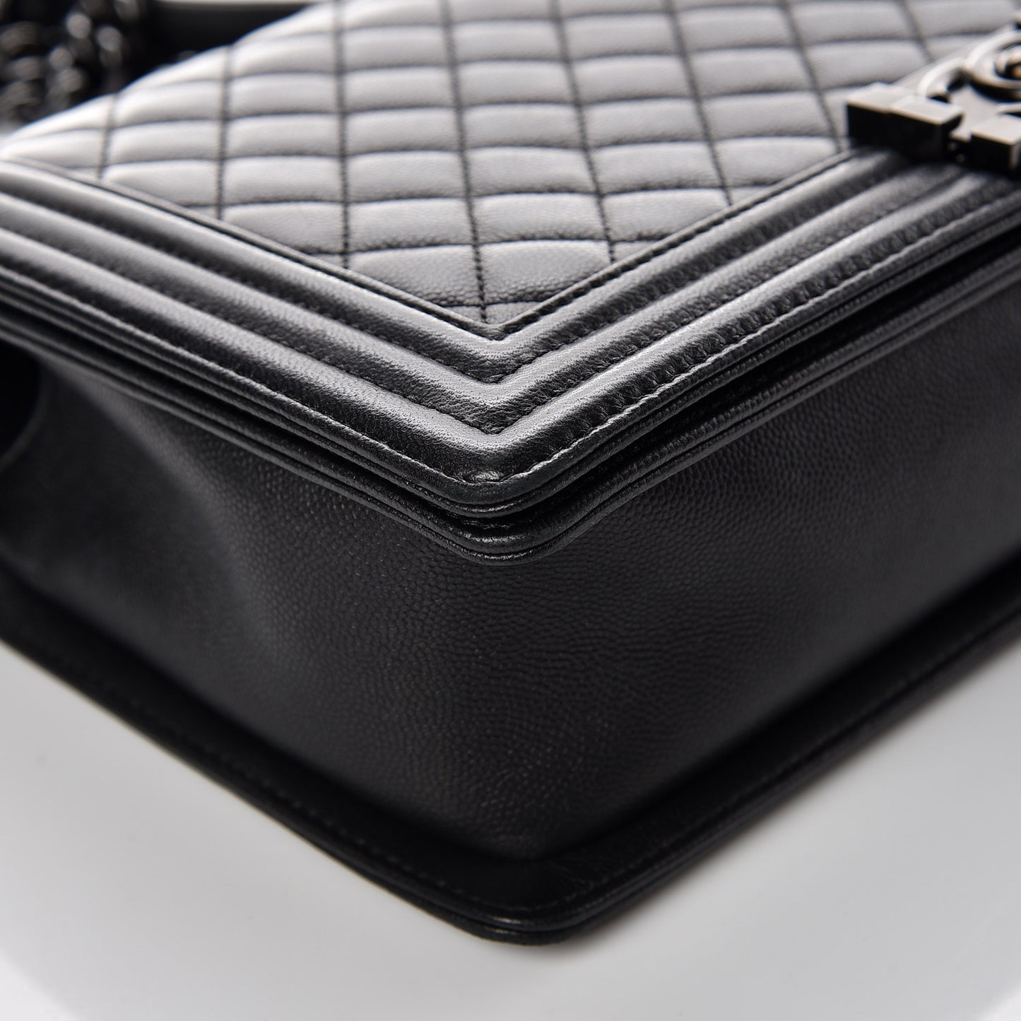 Caviar Quilted New Medium Boy Flap So Black