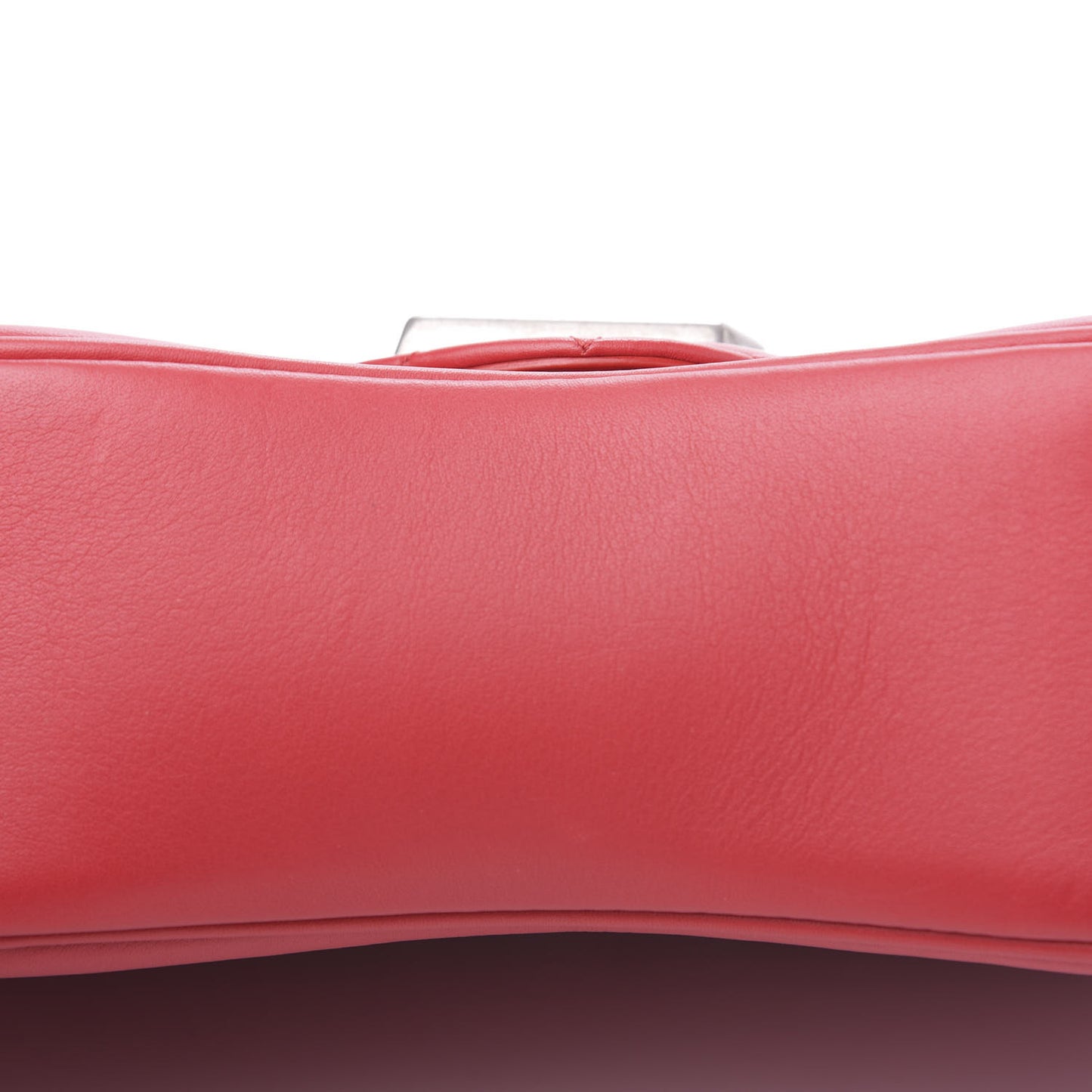 Calfskin New Wave Chain MM Ecarlate