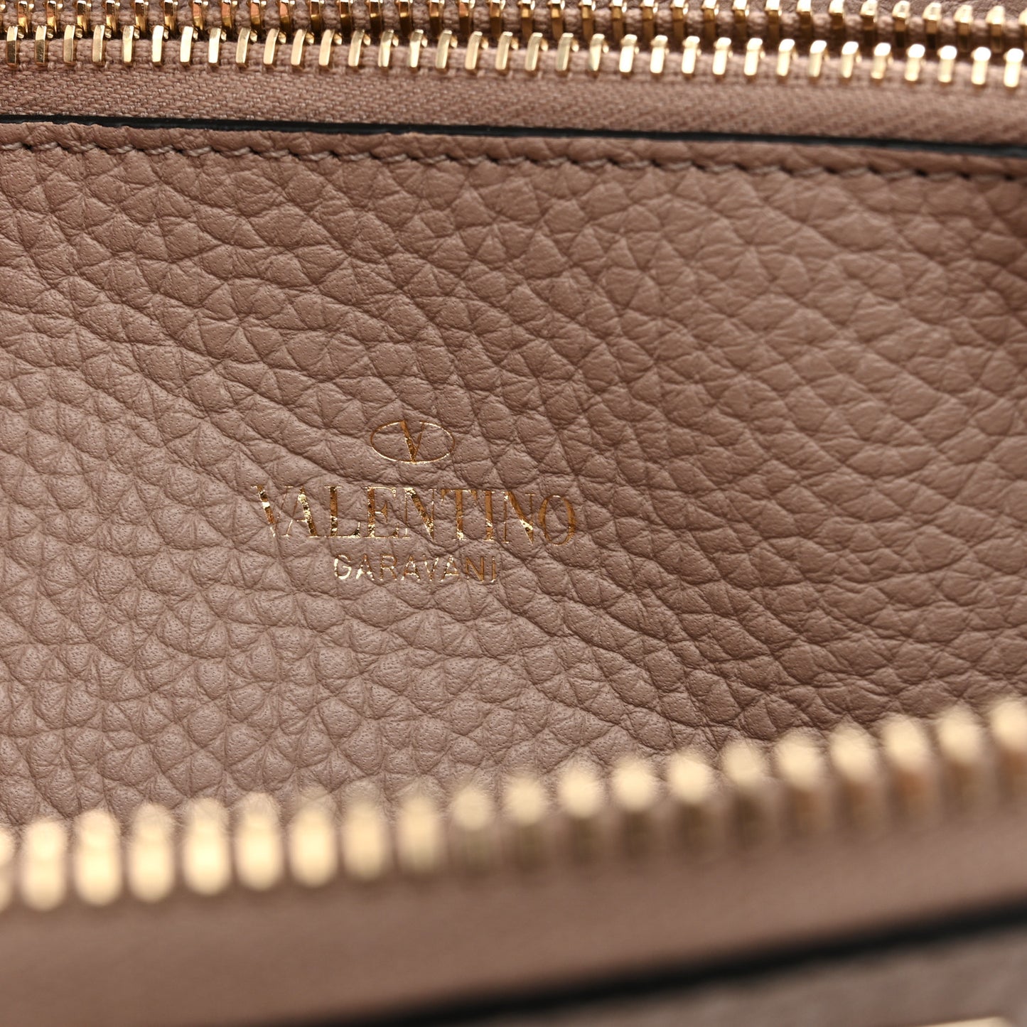 Pebbled Calfskin Rockstud Zip Around Wallet Poudre