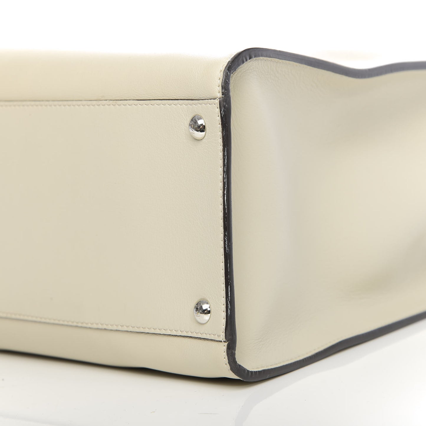 Vitello Seta Century Large Peekaboo X-Lite Latte Balena
