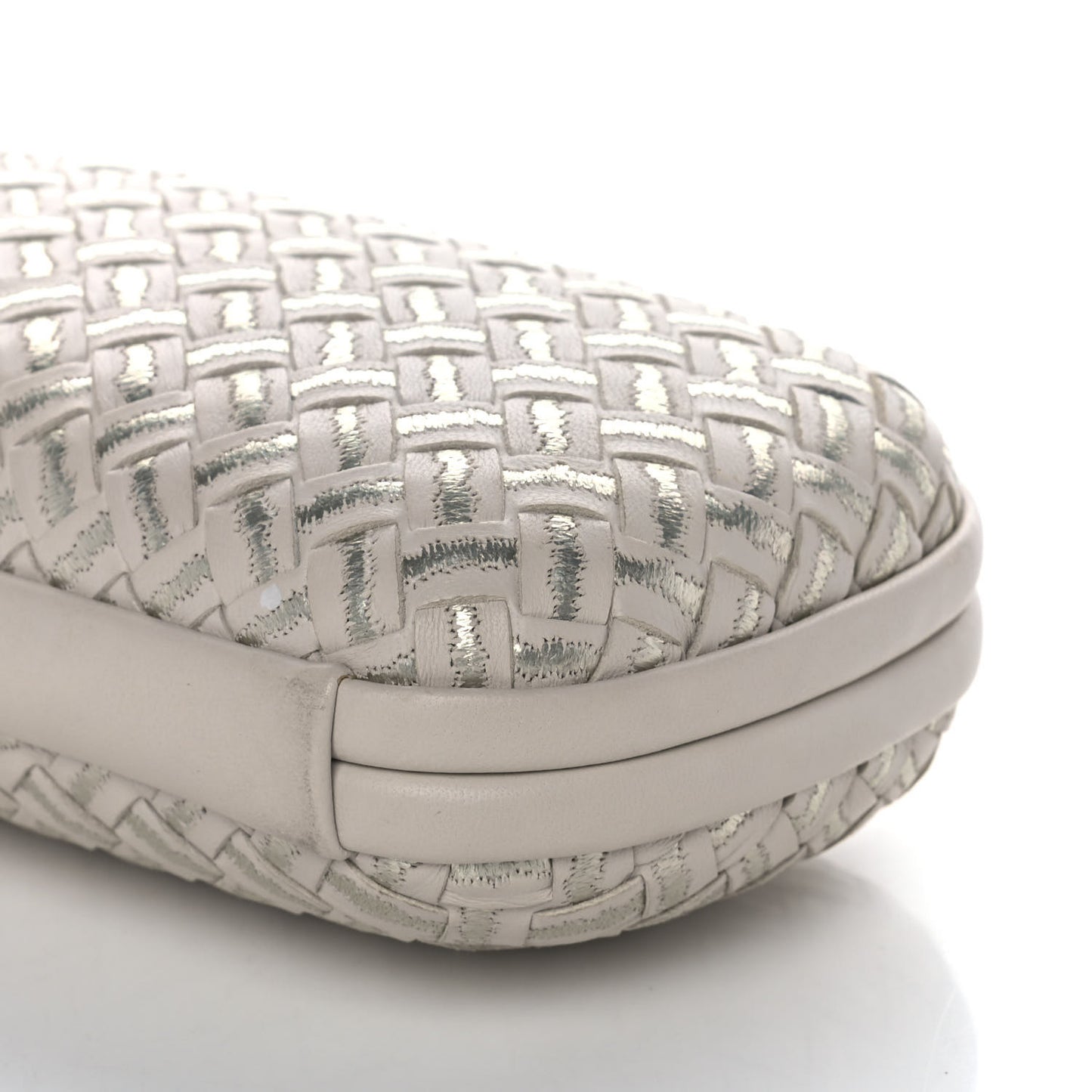 Nappa Intrecciato Metallic Placcato Knot Clutch Cream