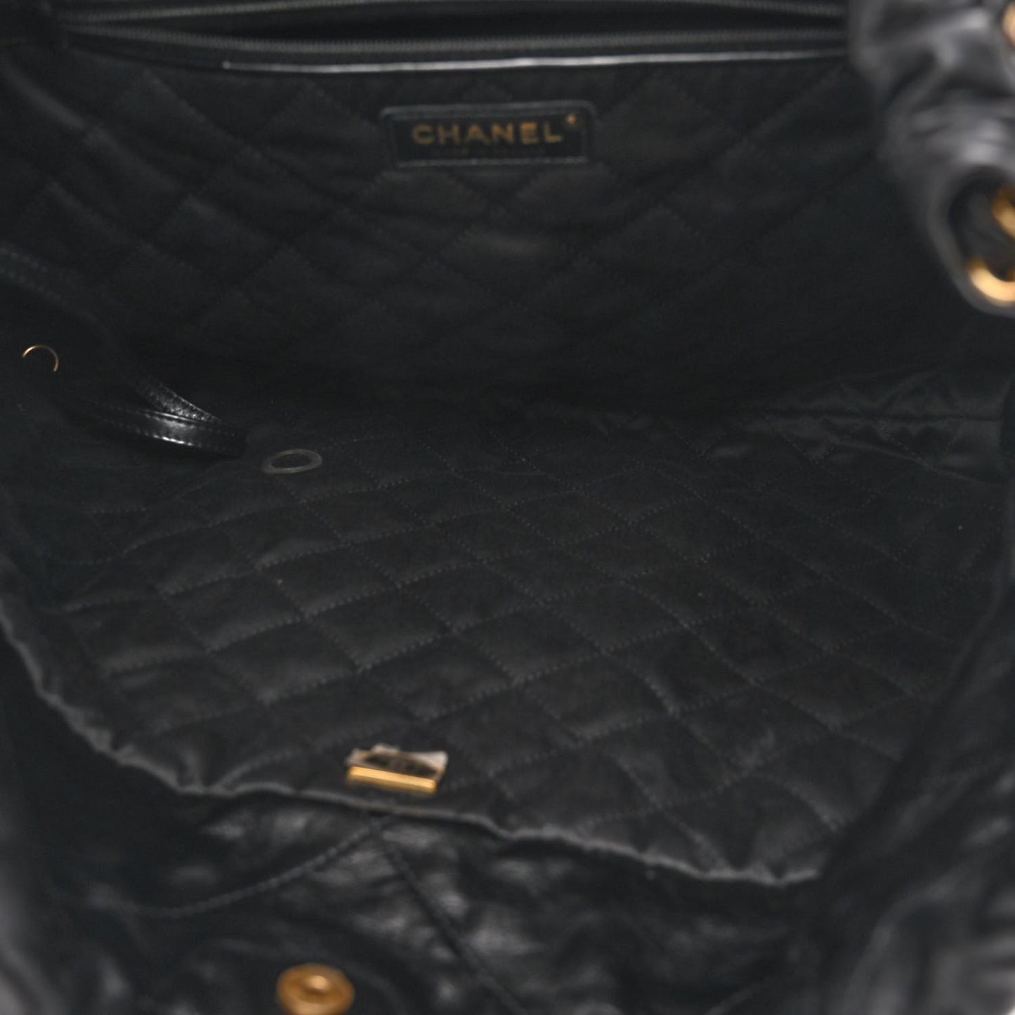 Shiny Calfskin Quilted Chanel 22 Black