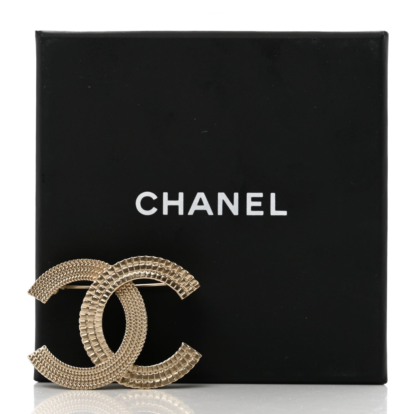 Metal Chain Quilted CC Brooch Gold