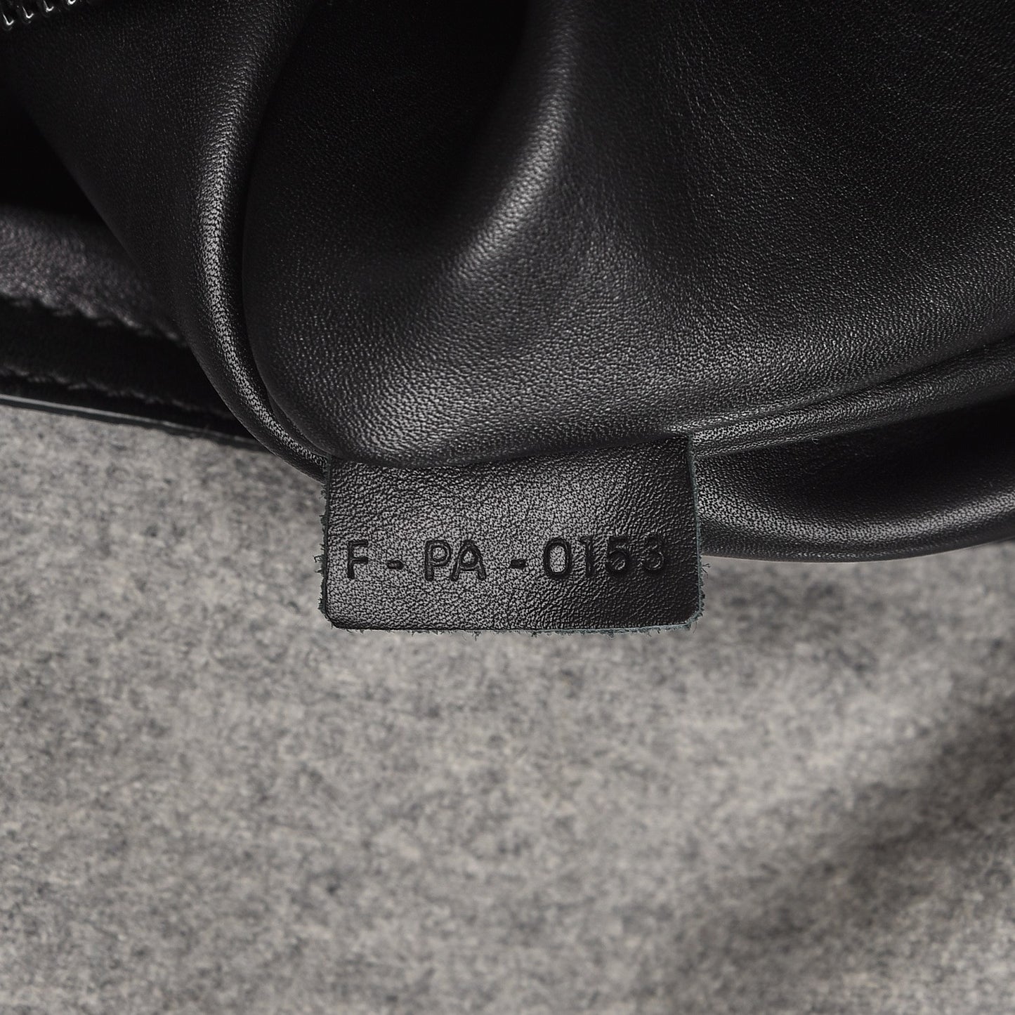 Felt Medium Phantom Luggage Pearl Grey