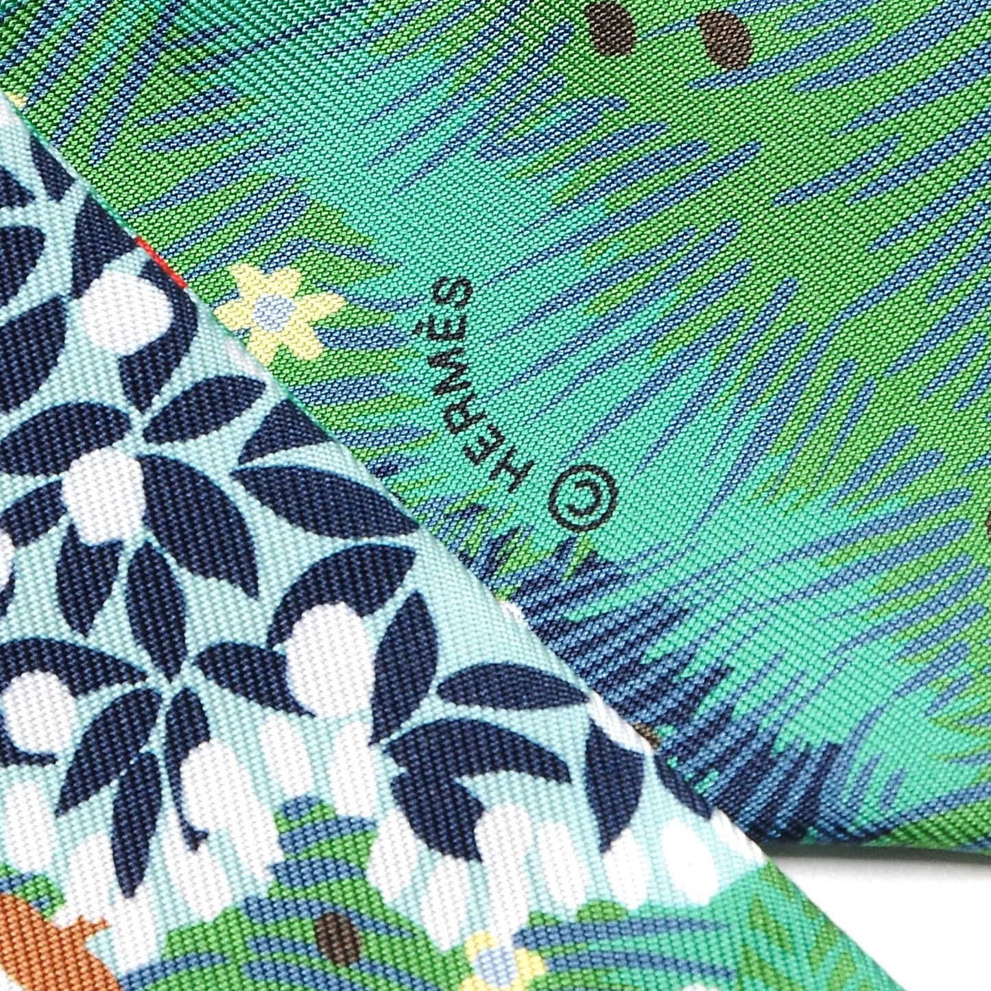 Silk Dans un Jardin Anglais Twilly Marine Vert Rouge