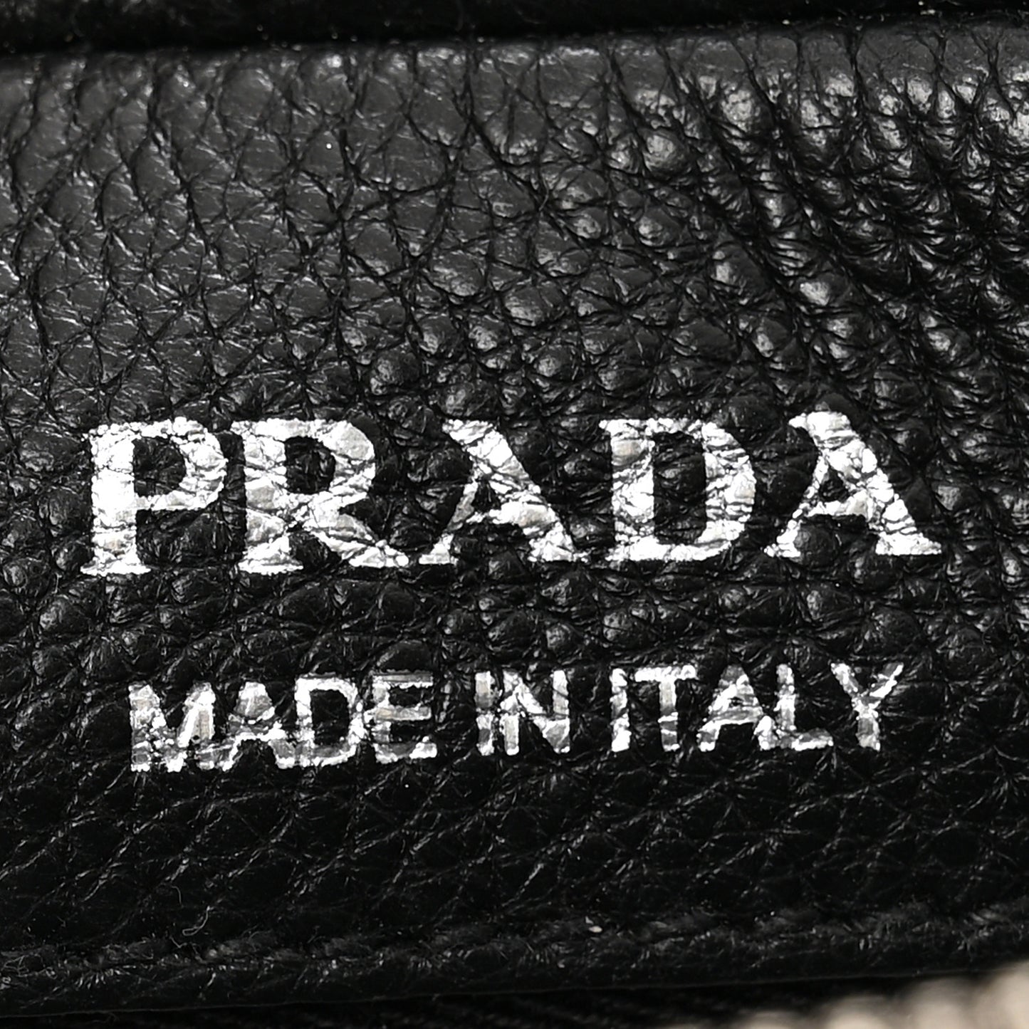 Vitello Daino Camera Crossbody Black