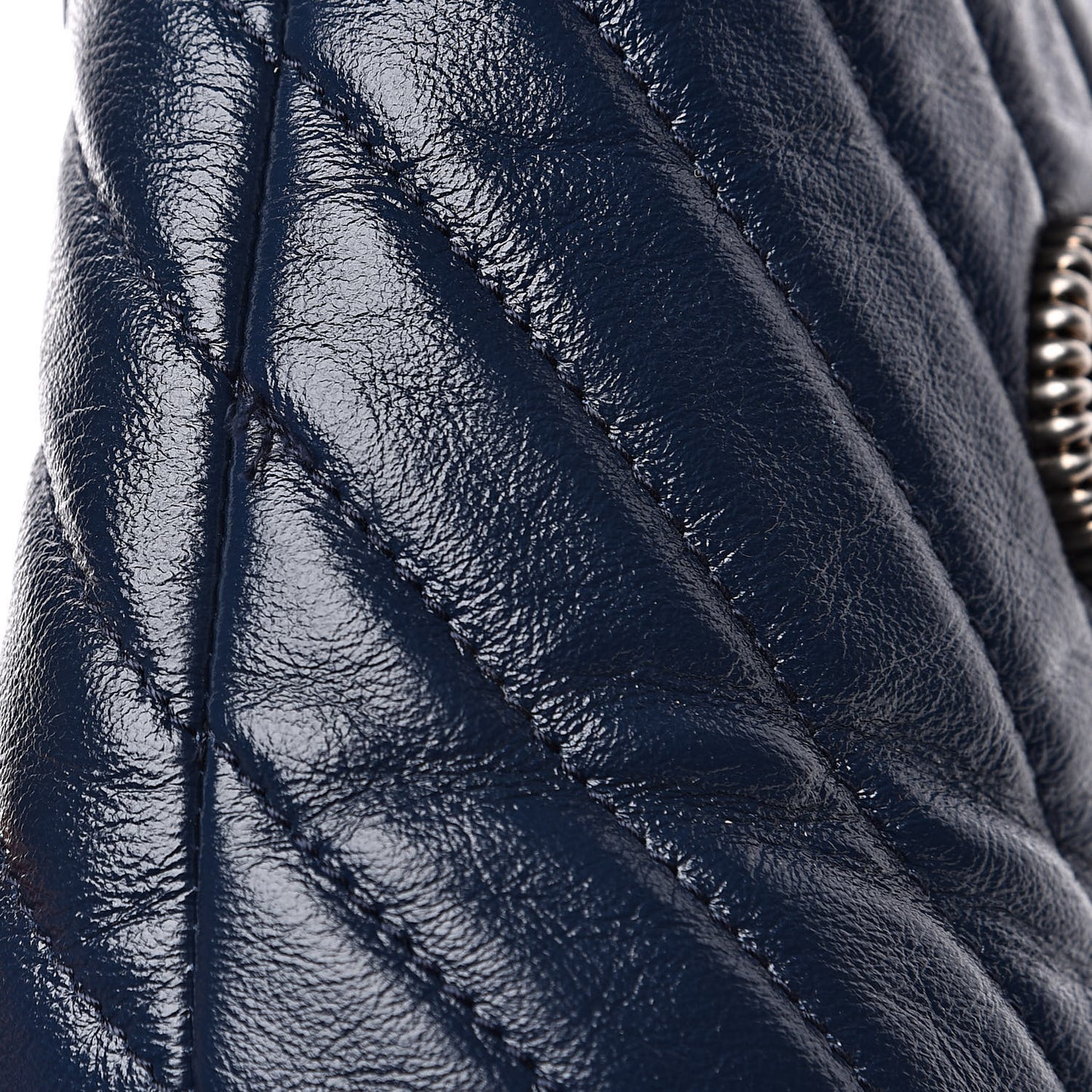 Vintage Effect Calfskin Matelasse Diagonal Mini Torchon GG Marmont 2.0 Bucket Bag Blue Agata Mystic White