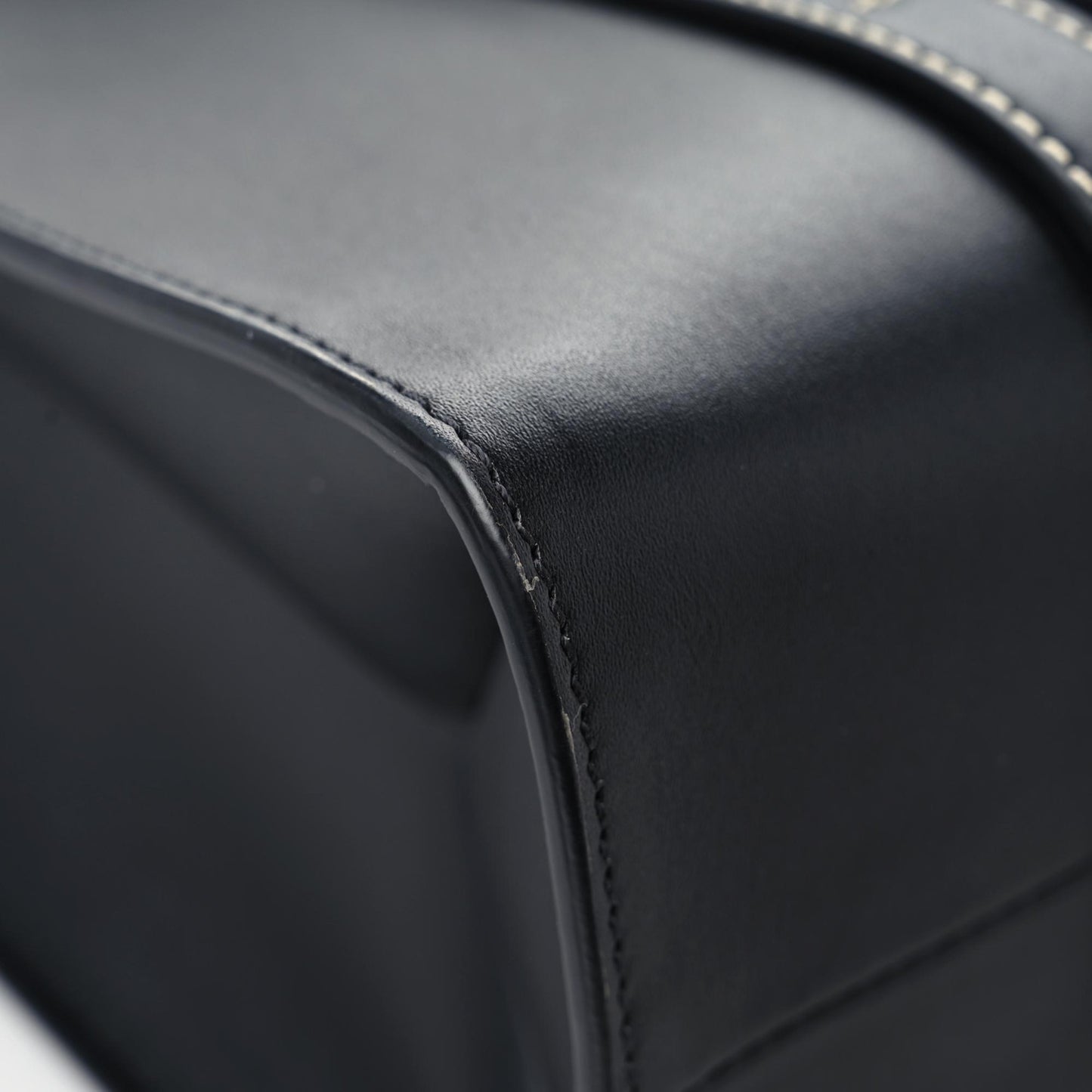Calfskin Medium Woody Tote Black