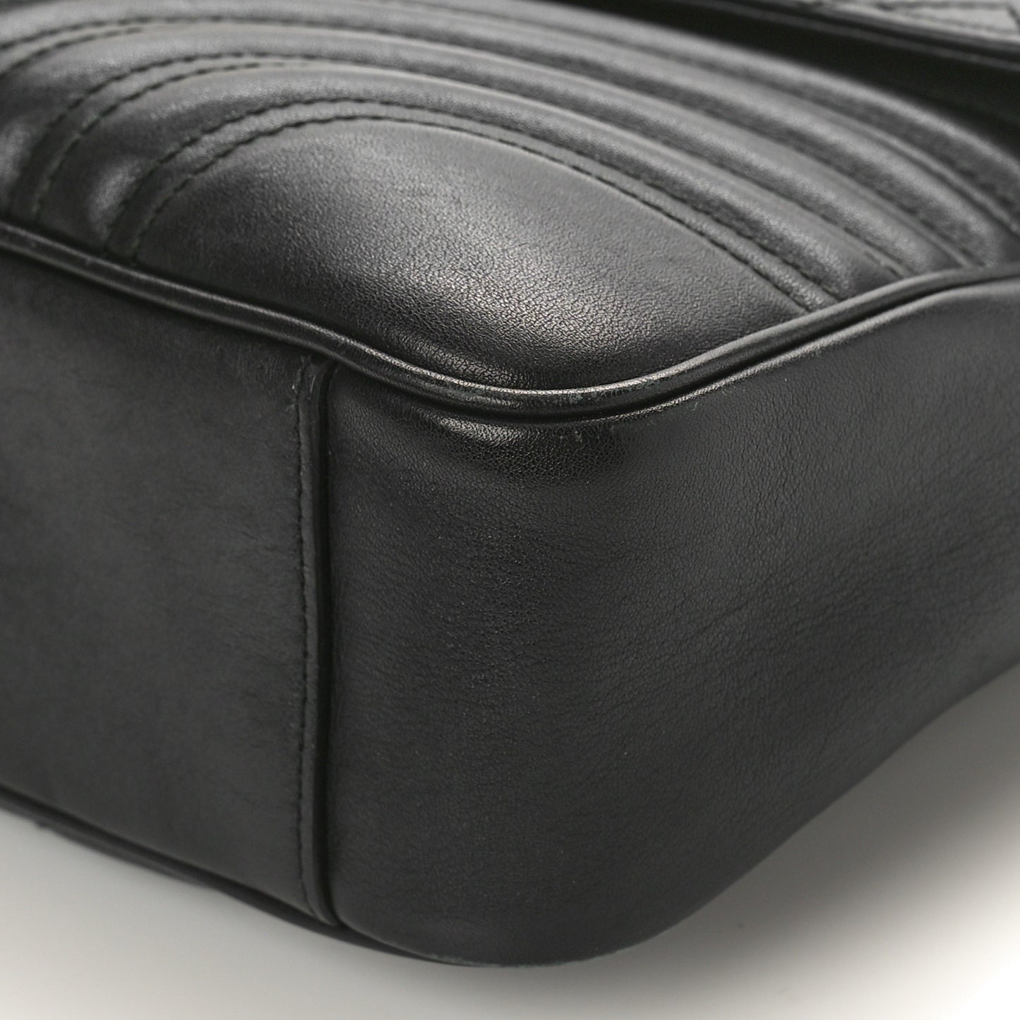 Calfskin Matelasse Medium GG Marmont Shoulder Bag Black