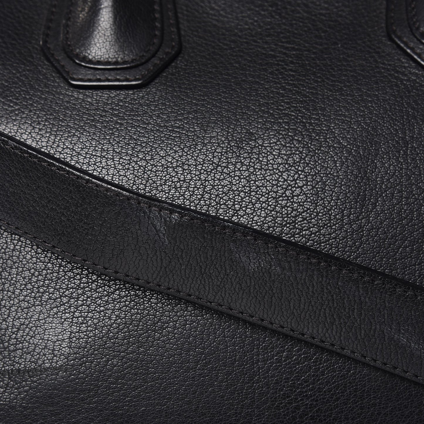 Sugar Goatskin Medium Antigona Black