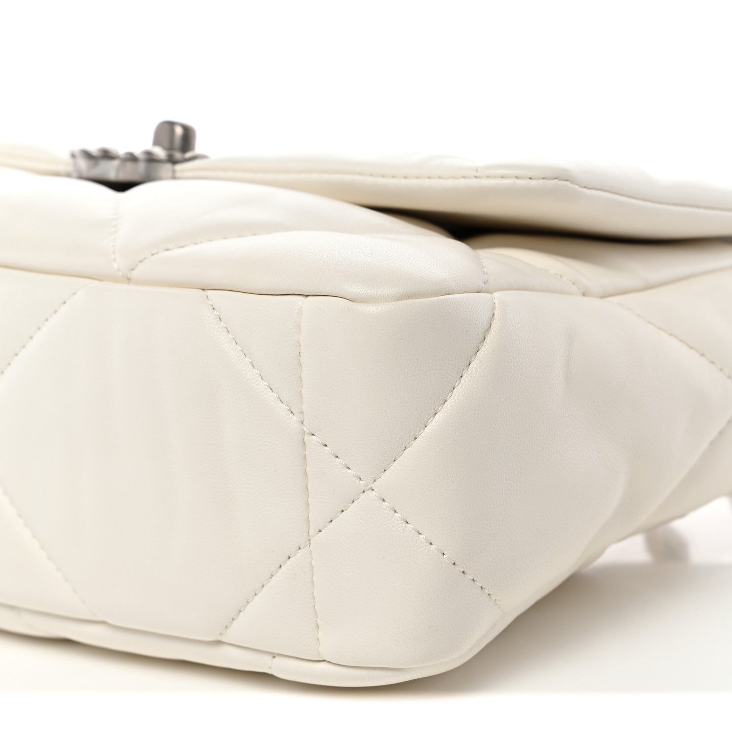 Lambskin Quilted Medium Chanel 19 Flap White White