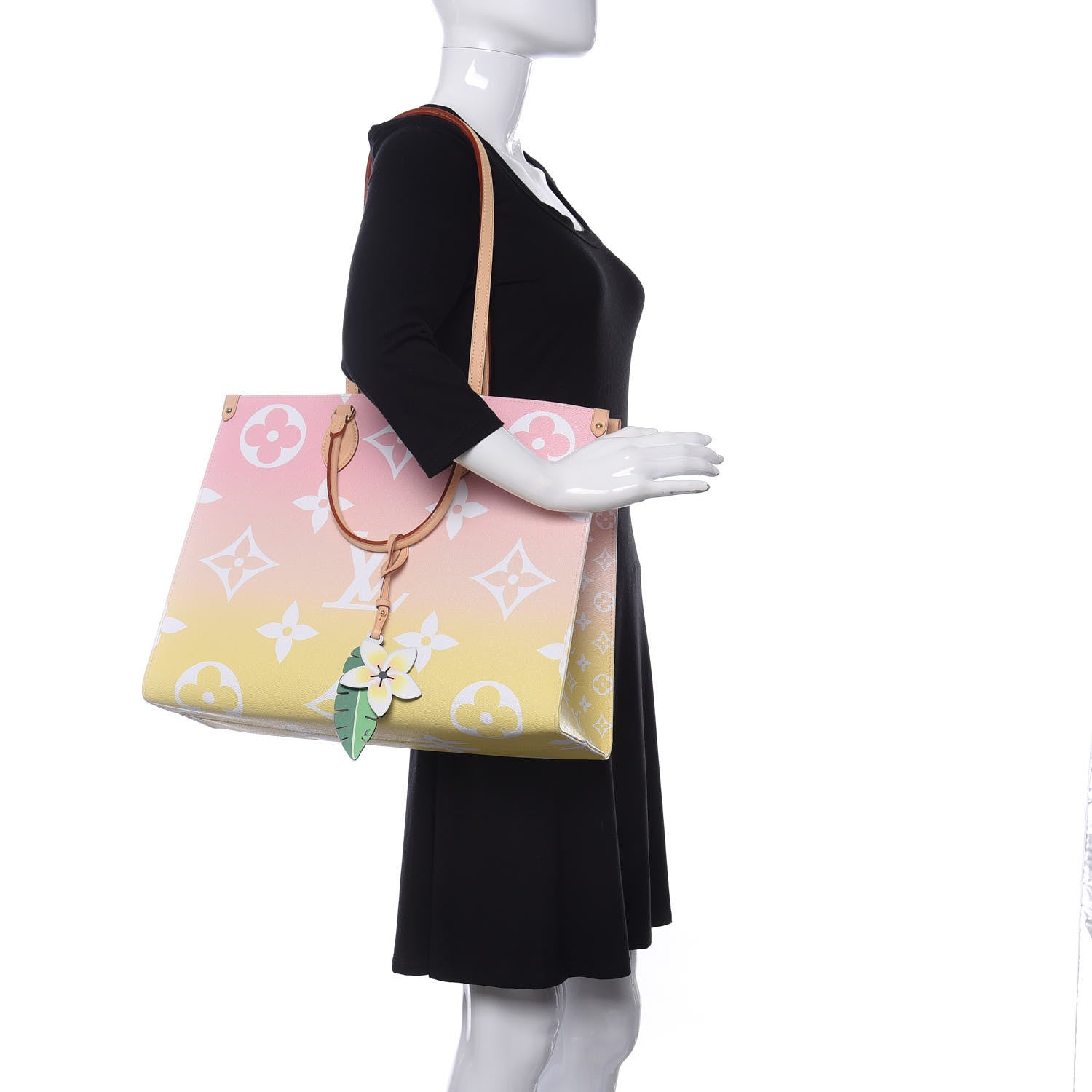Louis Vuitton Monogram Giant By The Pool Onthego GM Light Pink 2 of 11