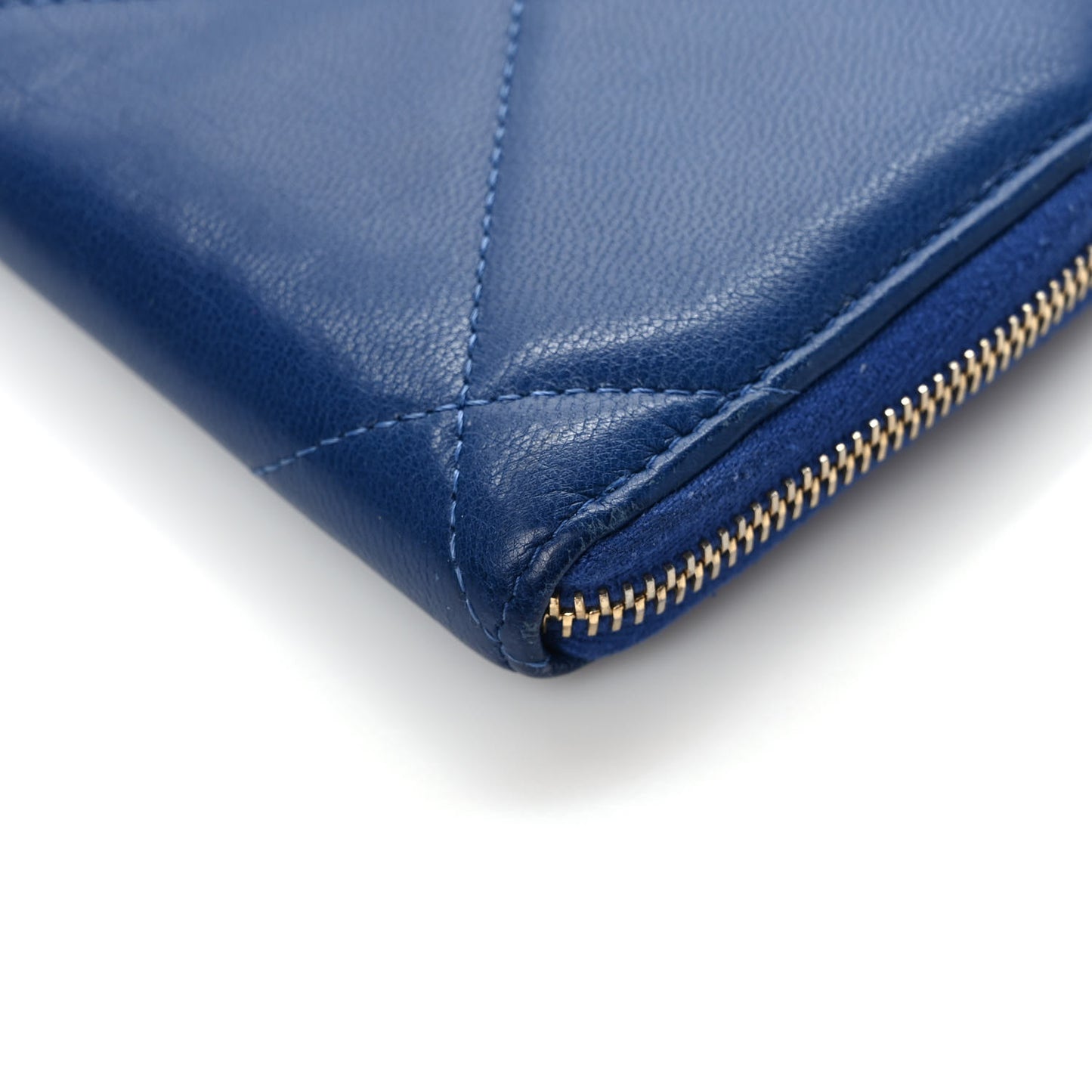Shiny Goatskin Quilted Chanel 19 Long Zipped Around Wallet Blue