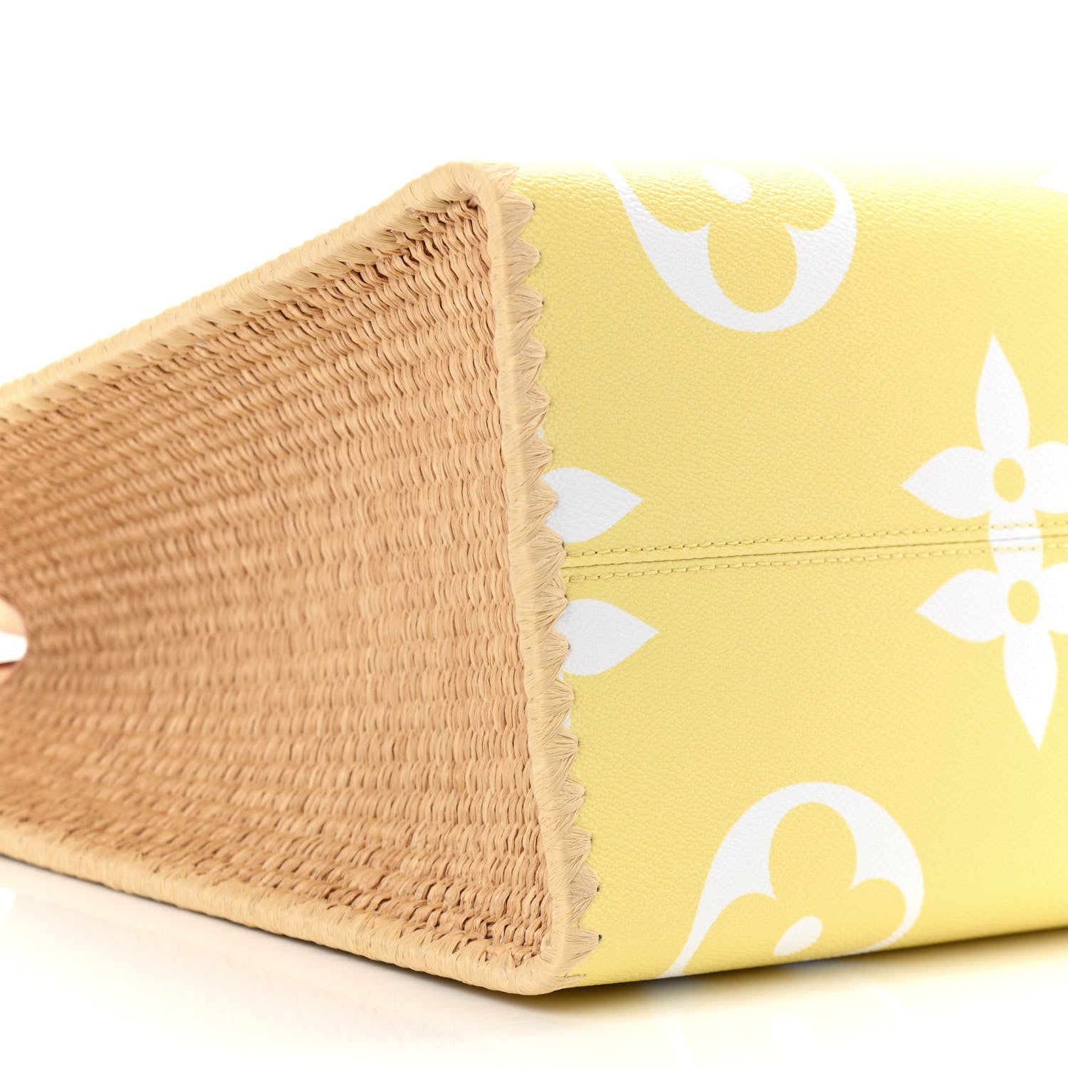 Louis Vuitton Monogram Giant By The Pool Hawaii Onthego GM Light Pink 10 of 10